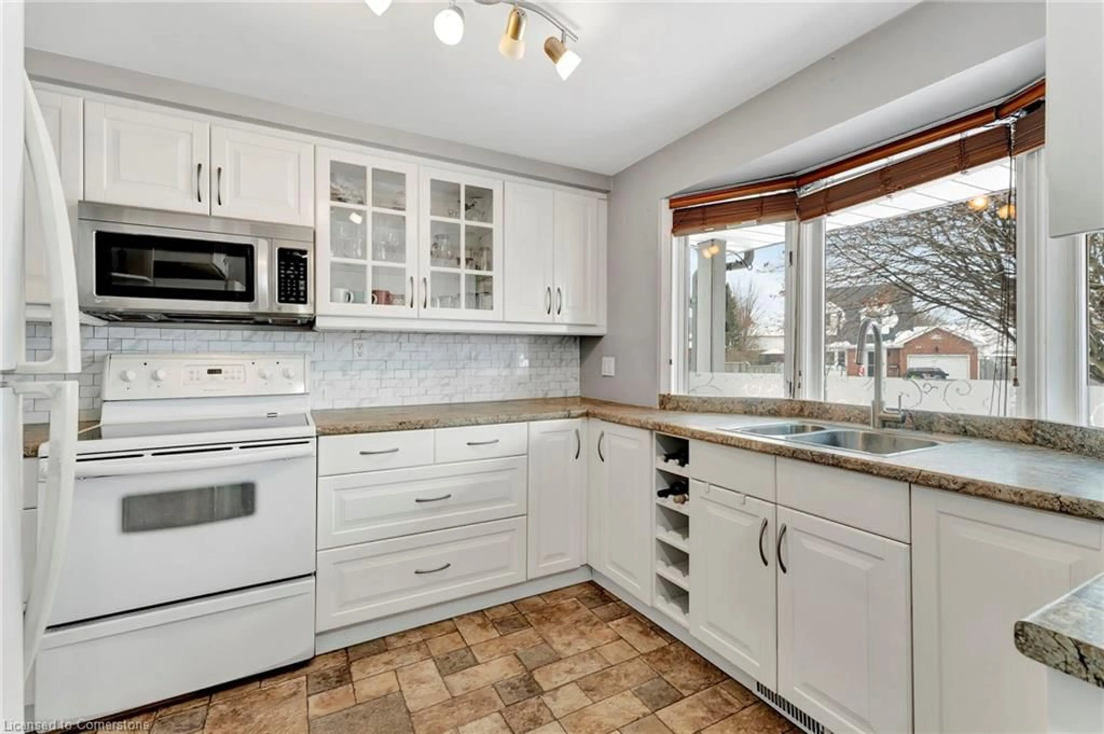 Standard kitchen, ceramic/tile floor for 43 Ploughmans Cres, Cambridge Ontario N1P 1B2