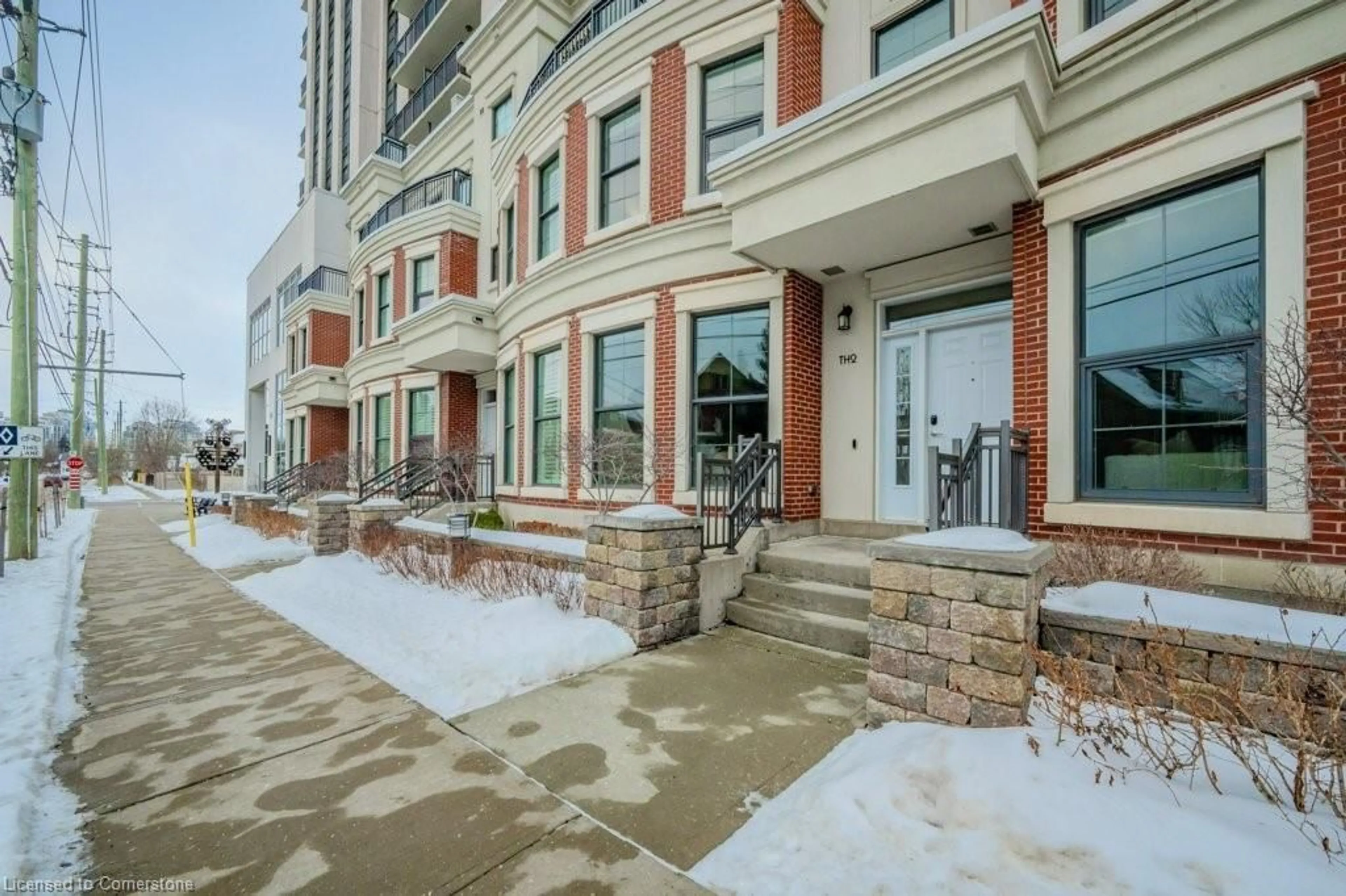 Patio, street for 144 Park St #TH2, Waterloo Ontario N2L 0B6