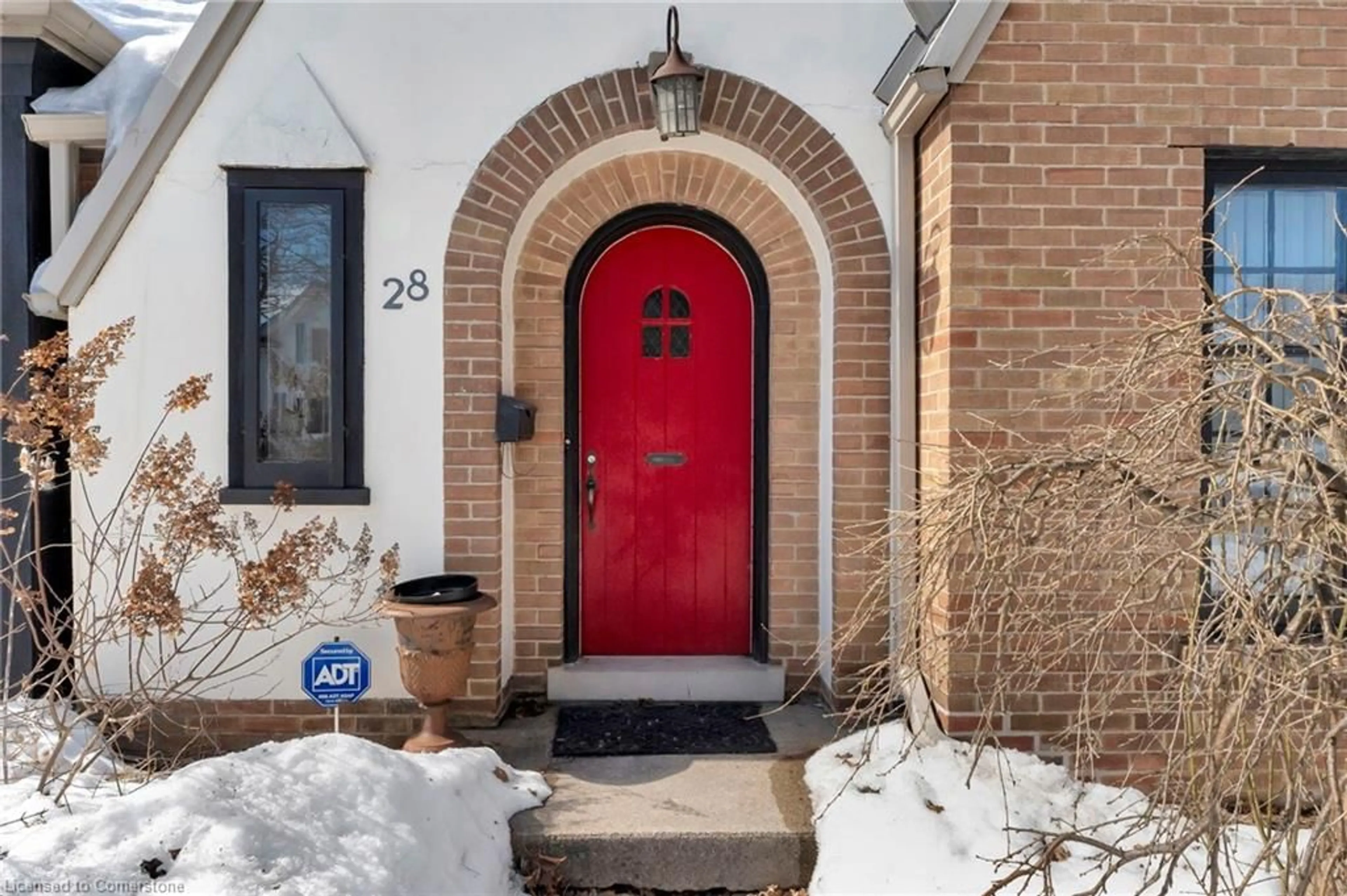 Indoor entryway for 28 Centre St, Cambridge Ontario N1R 4E5