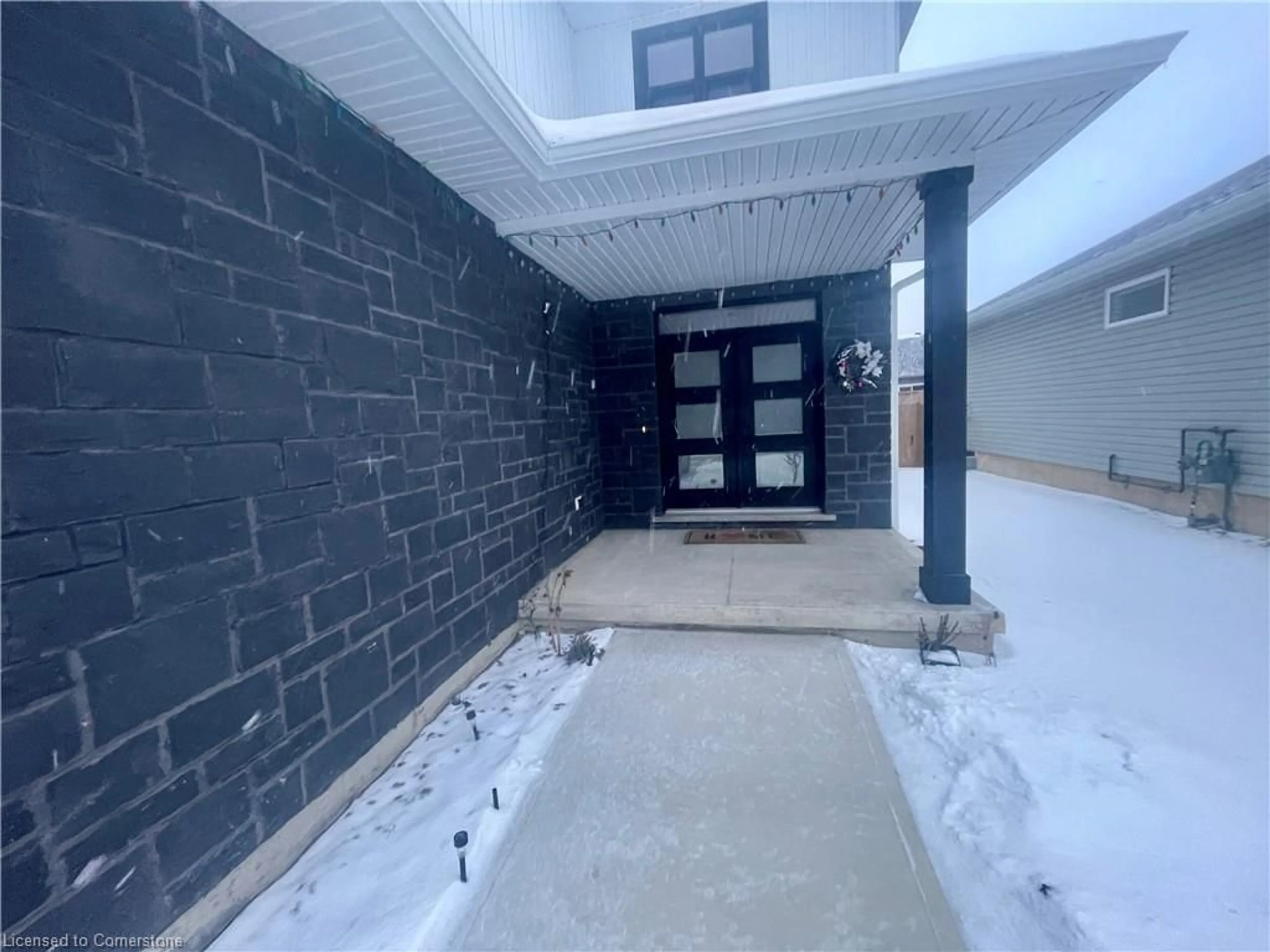 Indoor foyer for 48 Cash Cres Cres, Ingersoll Ontario N5C 0E2