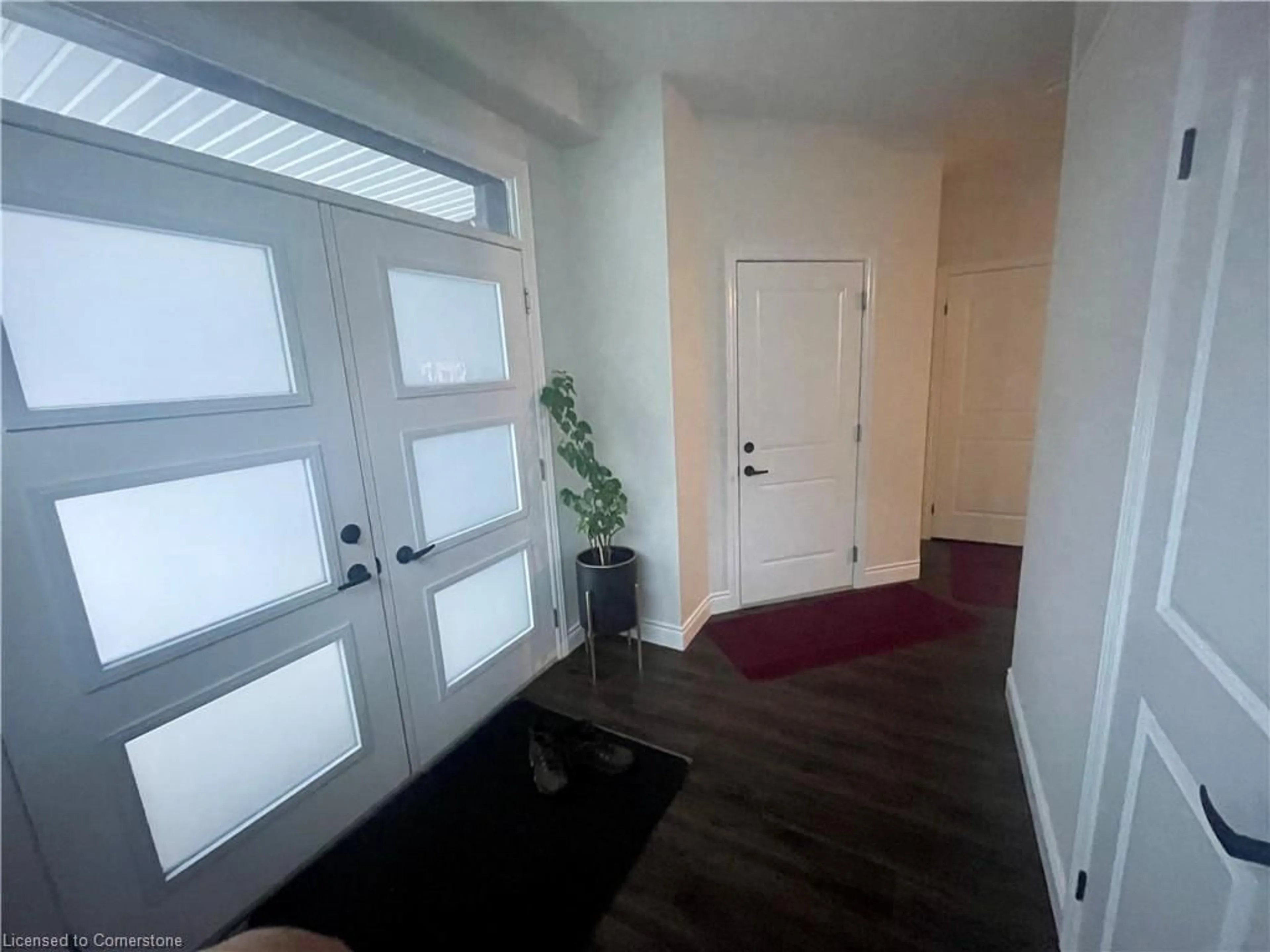 Indoor entryway for 48 Cash Cres Cres, Ingersoll Ontario N5C 0E2