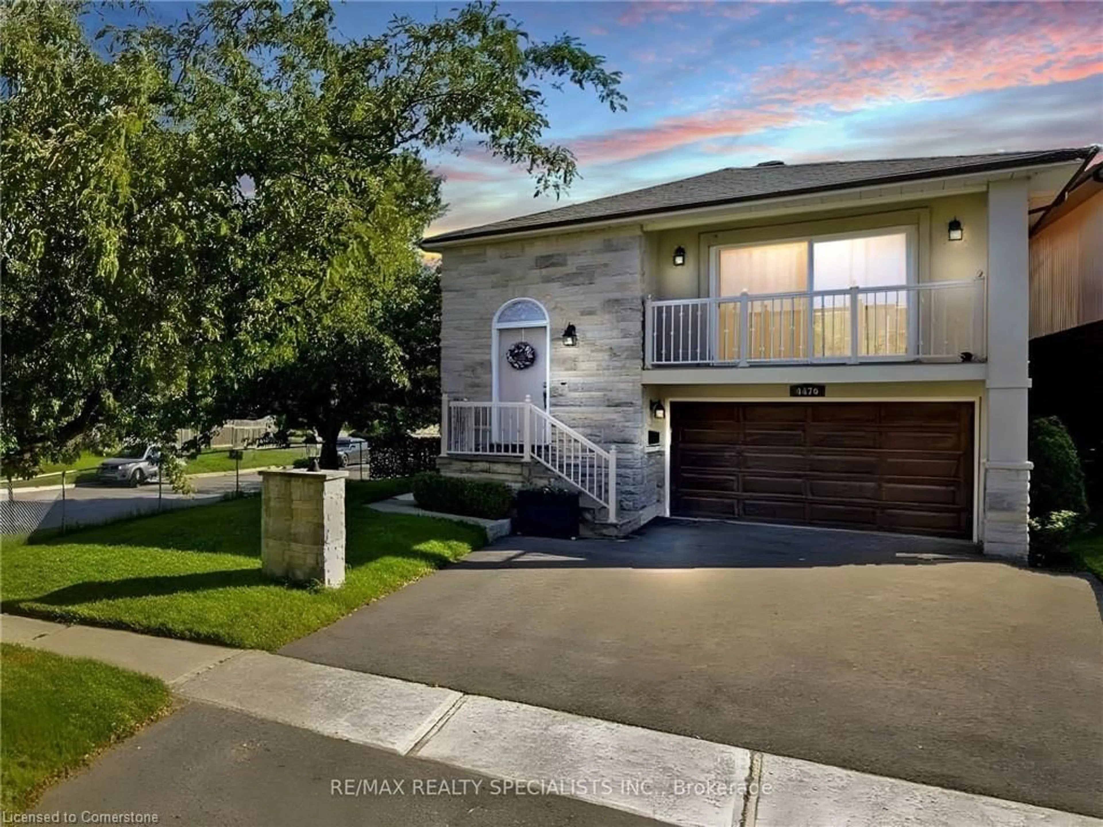 Home with vinyl exterior material, street for 4479 Shelby Cres, Mississauga Ontario L4W 3Y9