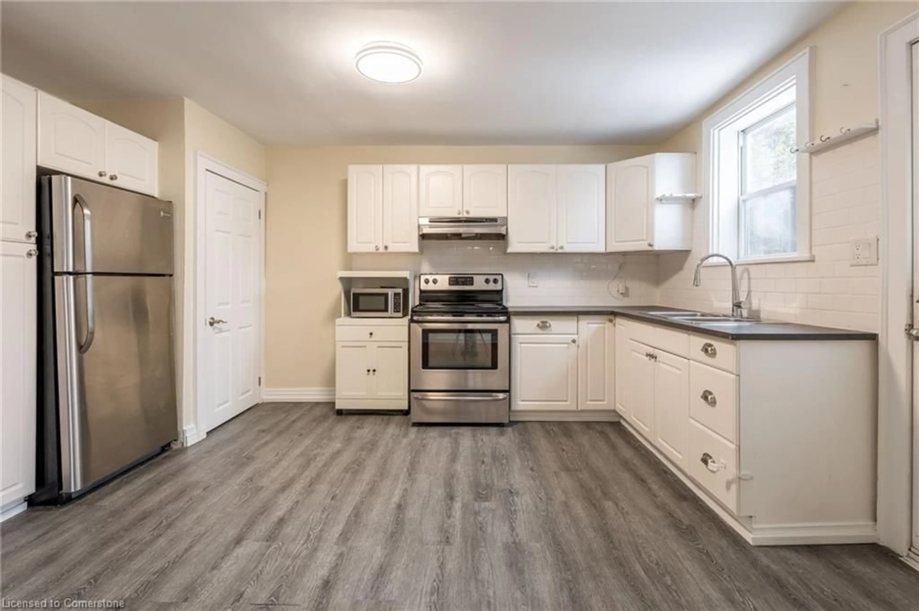 Standard kitchen, wood/laminate floor for 230 Julian Ave, Hamilton Ontario L8H 5S1