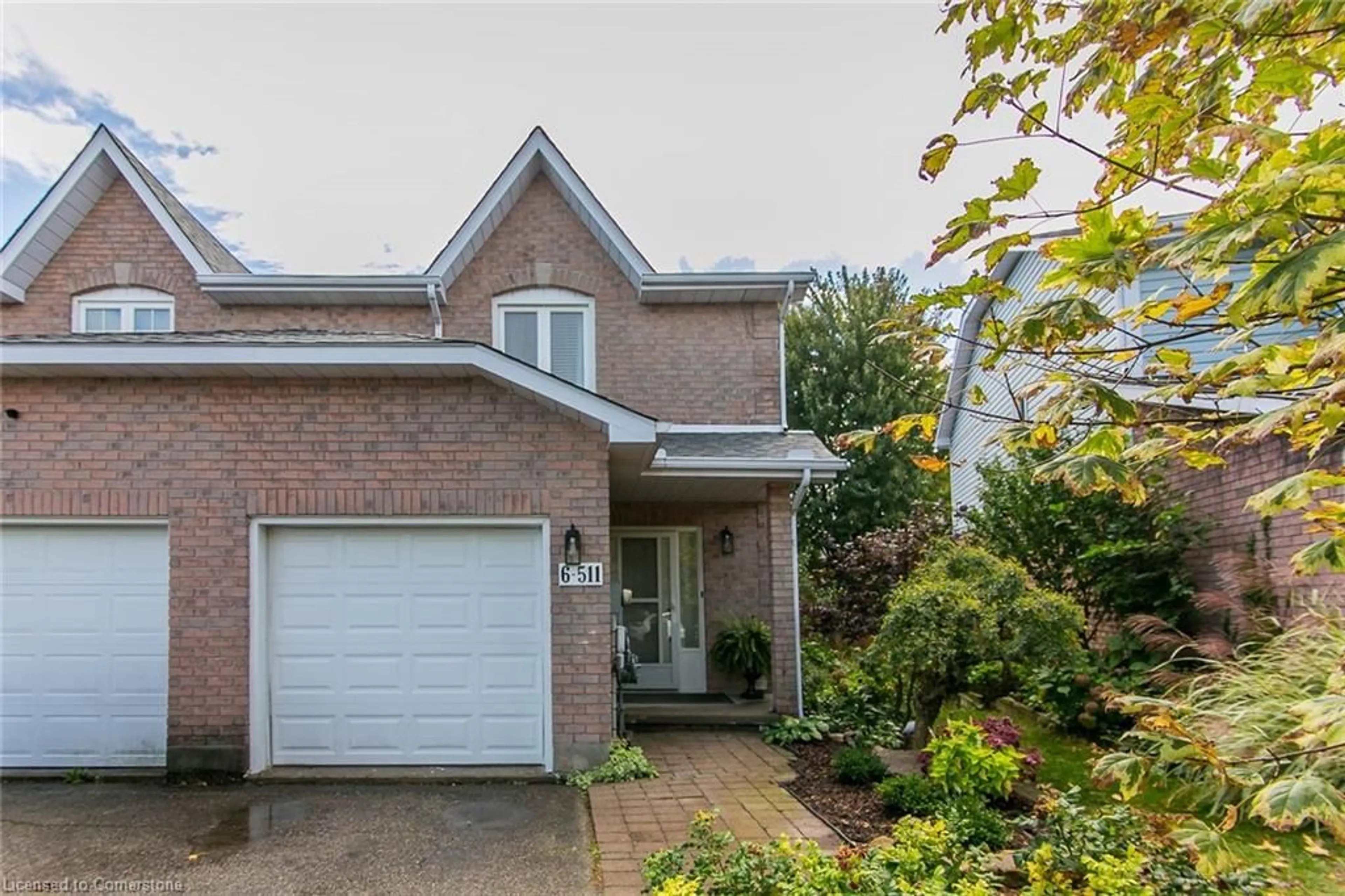 Home with brick exterior material, street for 511 Oakvale Dr, Waterloo Ontario N2T 2G6