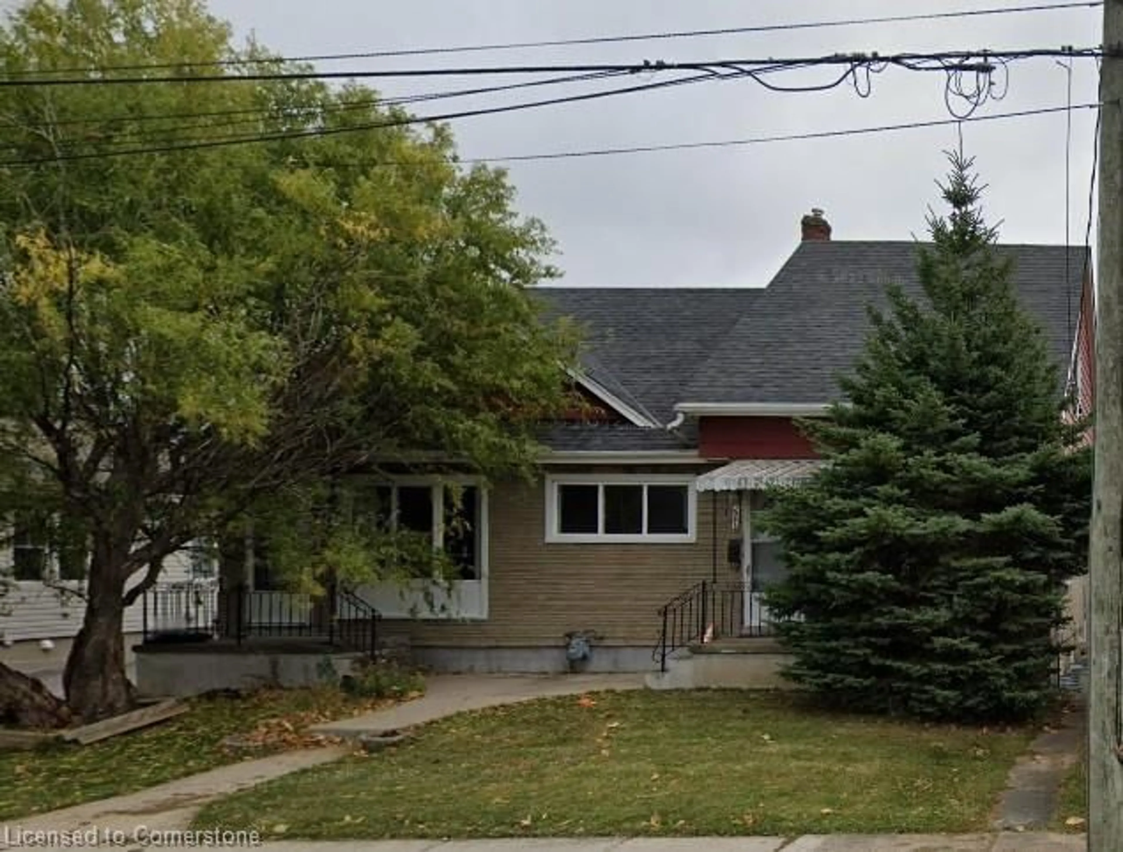 A pic from outside/outdoor area/front of a property/back of a property/a pic from drone, street for 68 Queen St, Thorold Ontario L2V 3N5