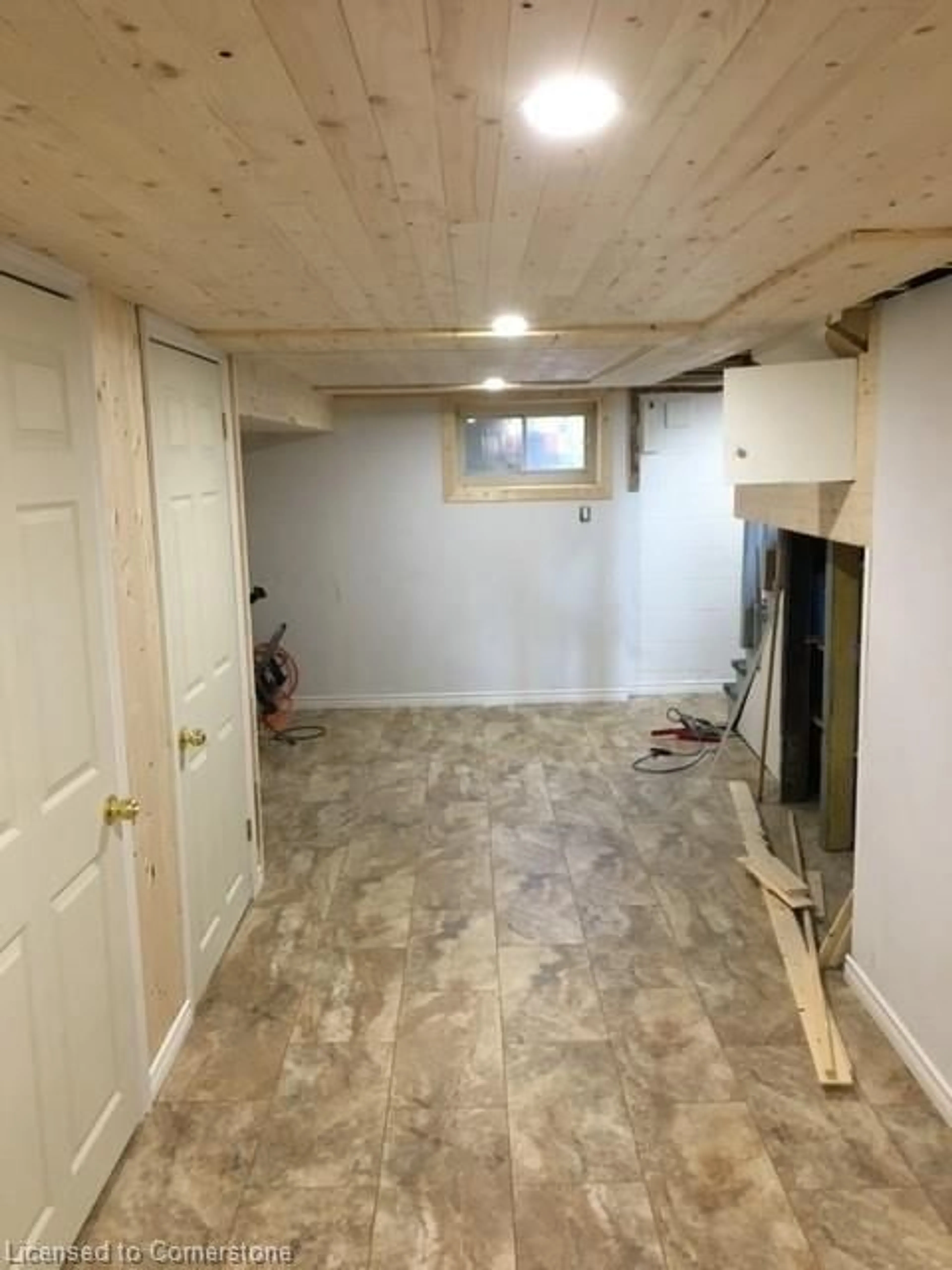 A pic of a room for 68 Queen St, Thorold Ontario L2V 3N5