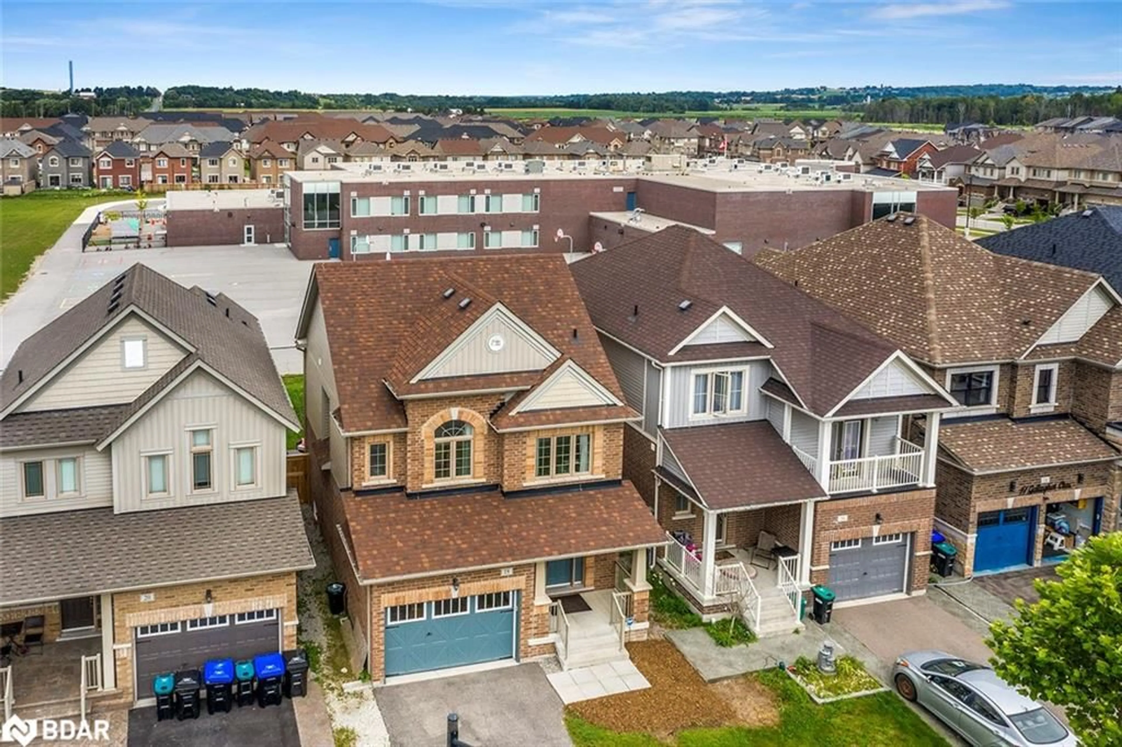 A pic from outside/outdoor area/front of a property/back of a property/a pic from drone, unknown for 18 Gallagher Crescent, Alliston Ontario L9R 0P3