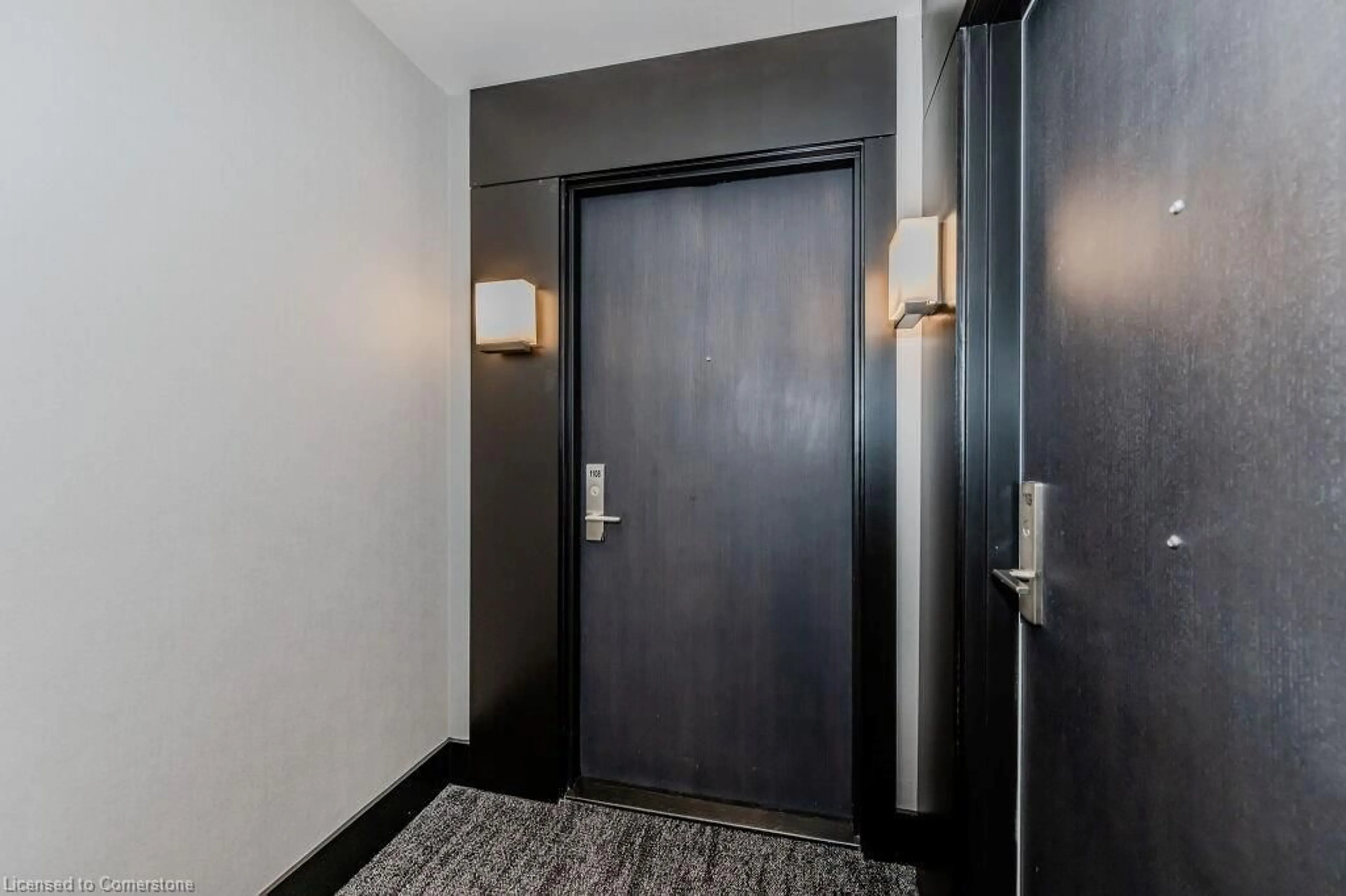 Indoor foyer for 55 Duke St #1108, Kitchener Ontario N2H 0C9