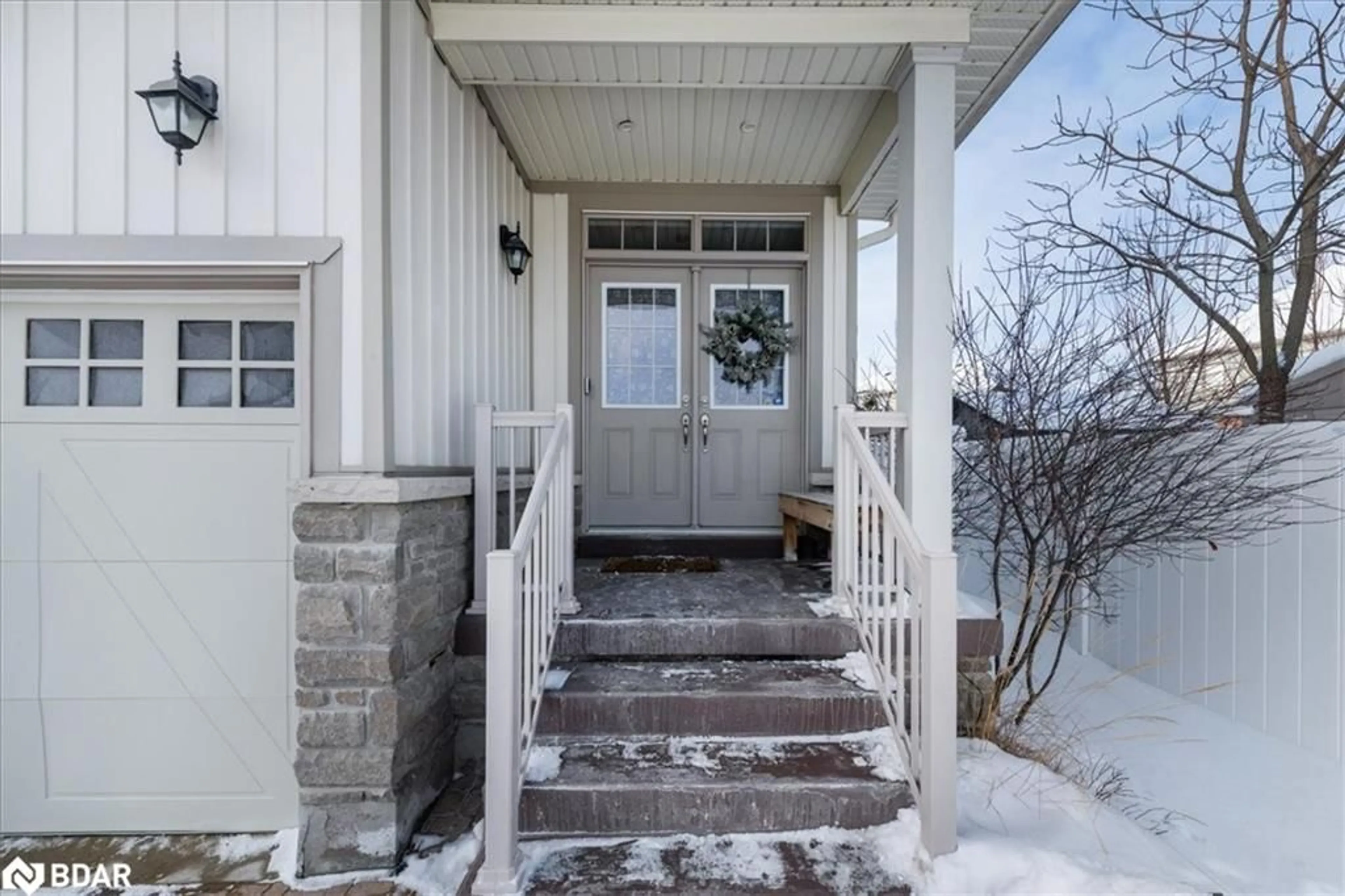 Indoor entryway for 290 Greenwood Dr, Angus Ontario L0M 1B4