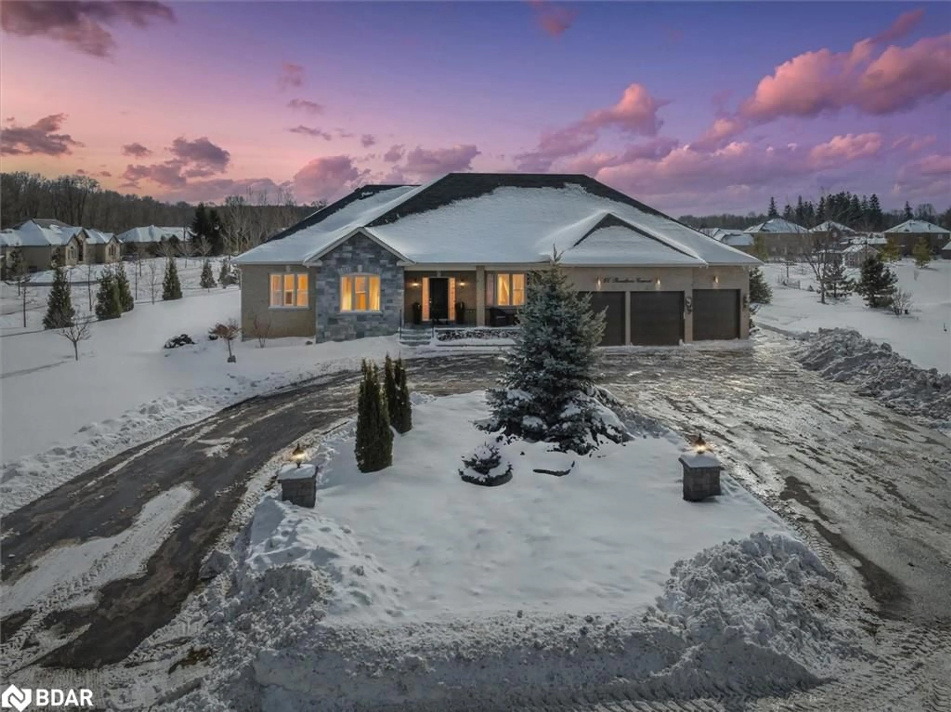 A pic from outside/outdoor area/front of a property/back of a property/a pic from drone, mountain view for 66 Stonesthrow Cres, Uxbridge Ontario L0C 1A0