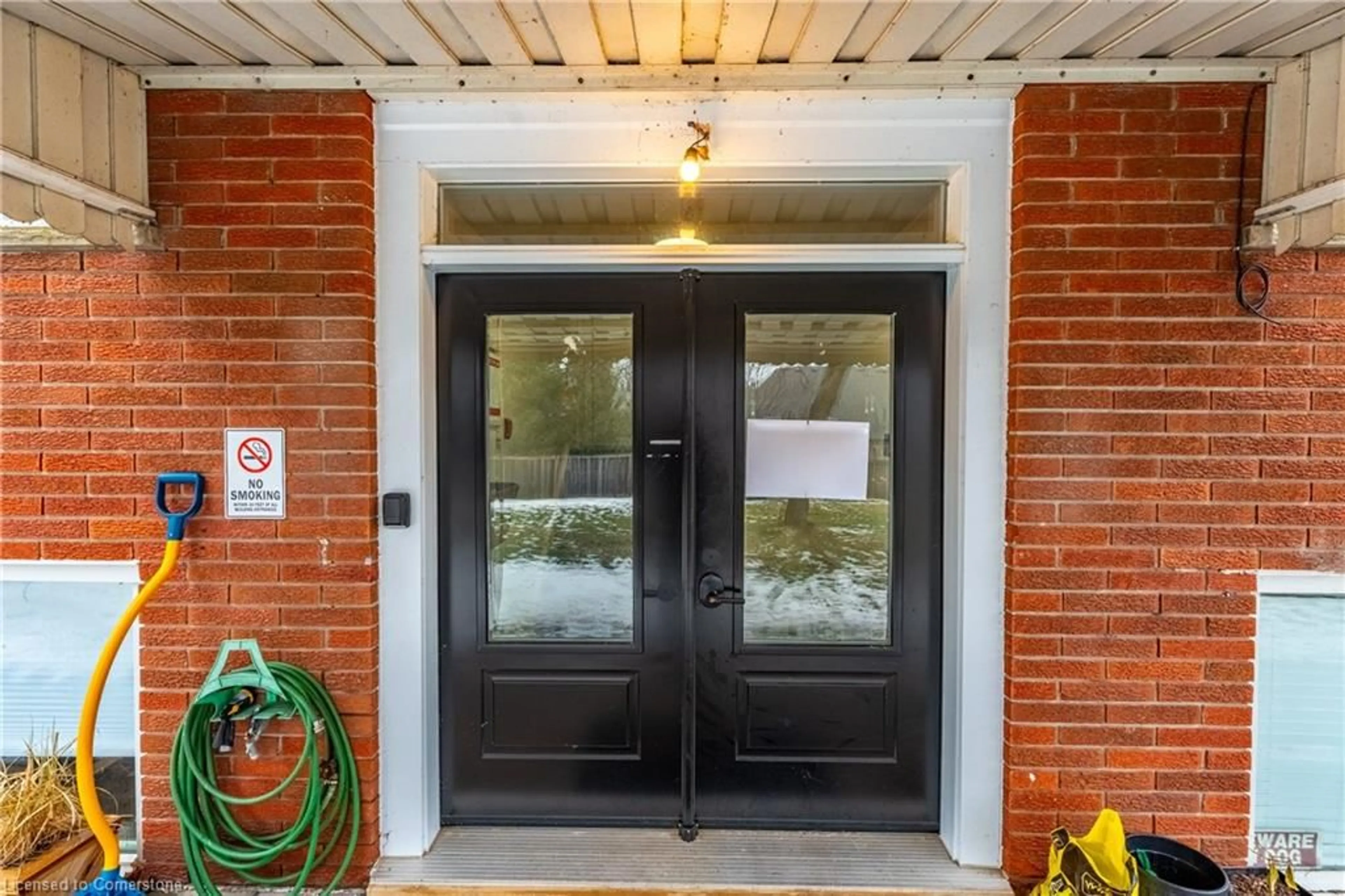 Indoor entryway for 3731 Nineteenth St, Jordan Station Ontario L0R 1S0