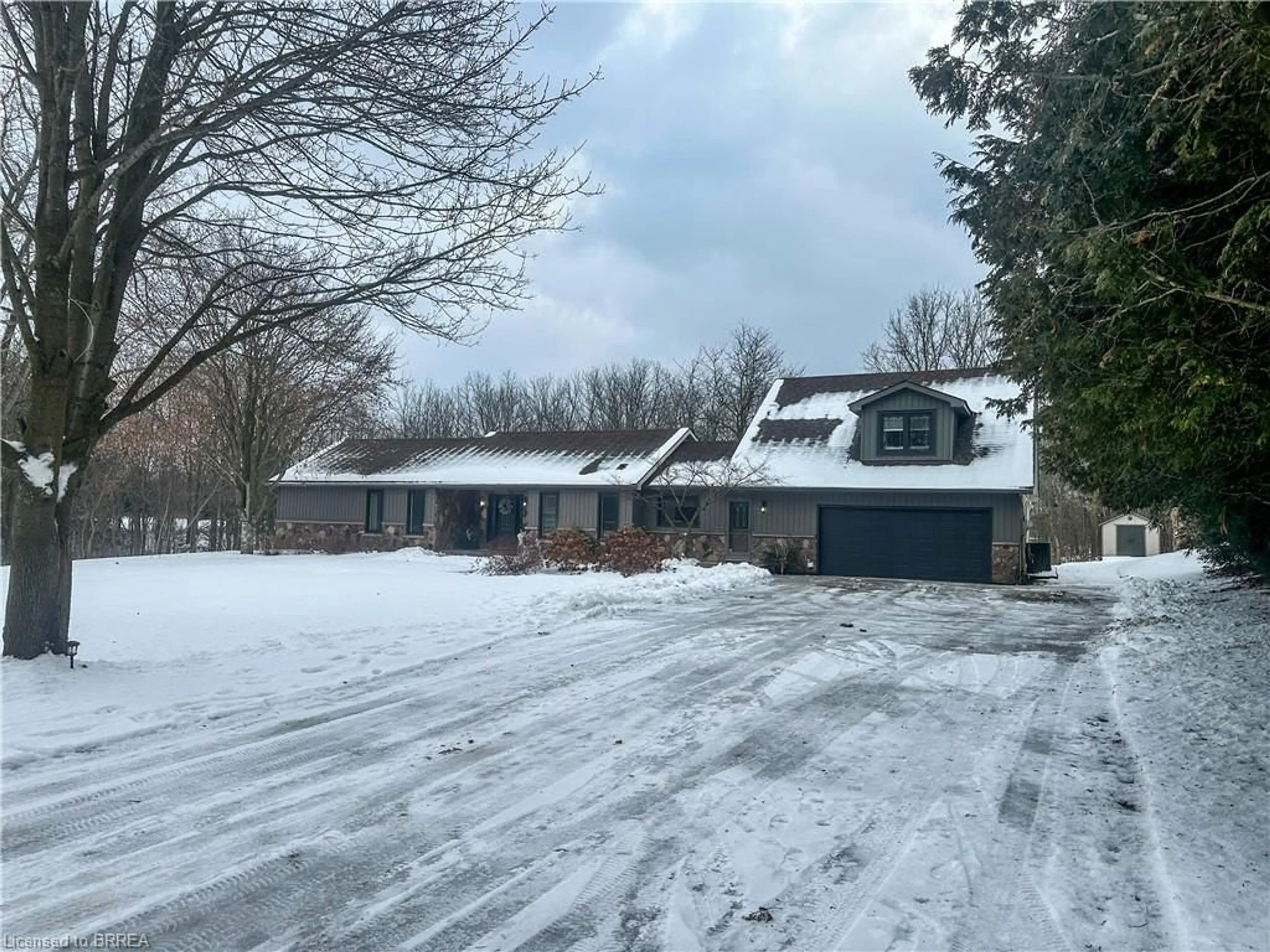 A pic from outside/outdoor area/front of a property/back of a property/a pic from drone, street for 3976 Powerline Rd, Ancaster Ontario L0R 1T0