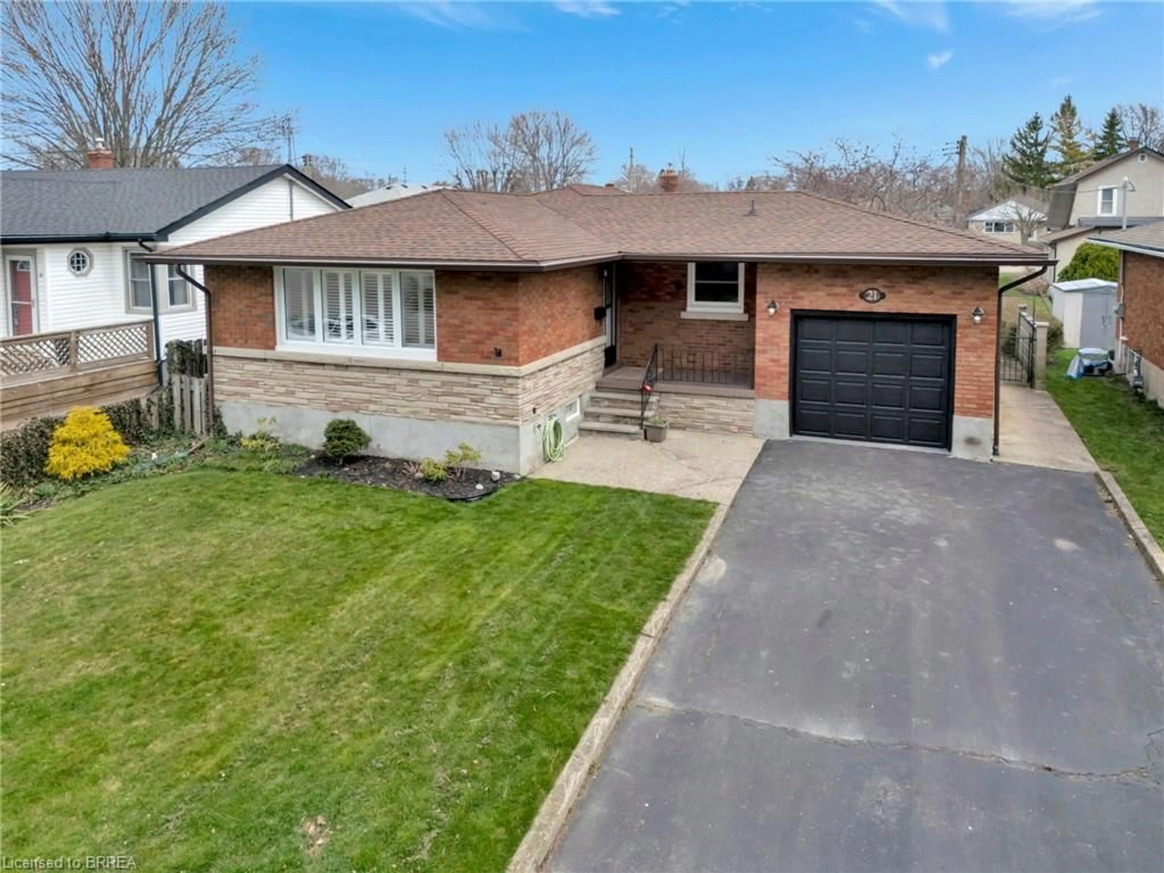 Home with brick exterior material, street for 21 Jefferson Ave, Port Colborne Ontario L3K 5M7