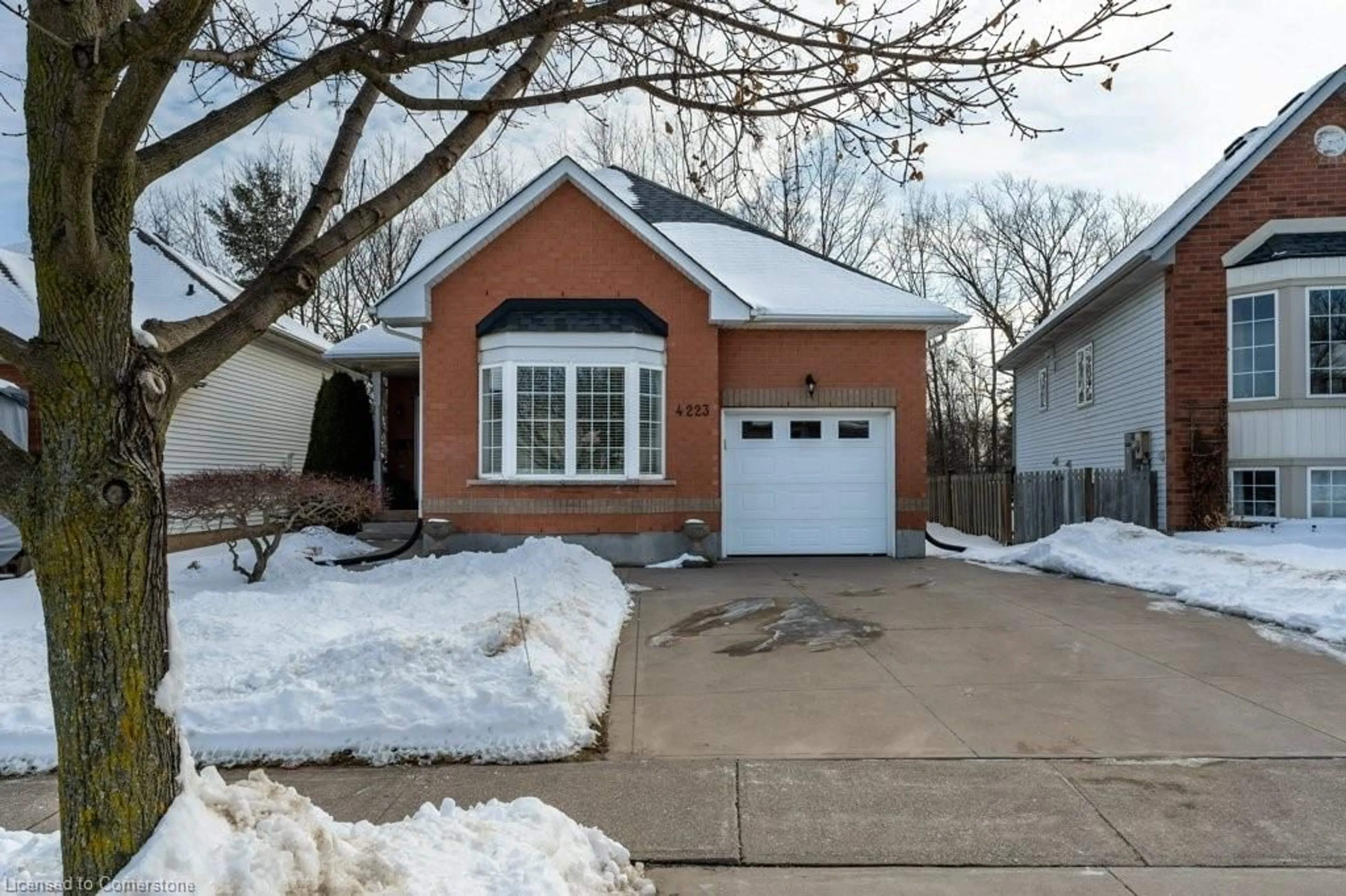 Home with brick exterior material, street for 4223 Stadelbauer Dr, Beamsville Ontario L3J 0J9