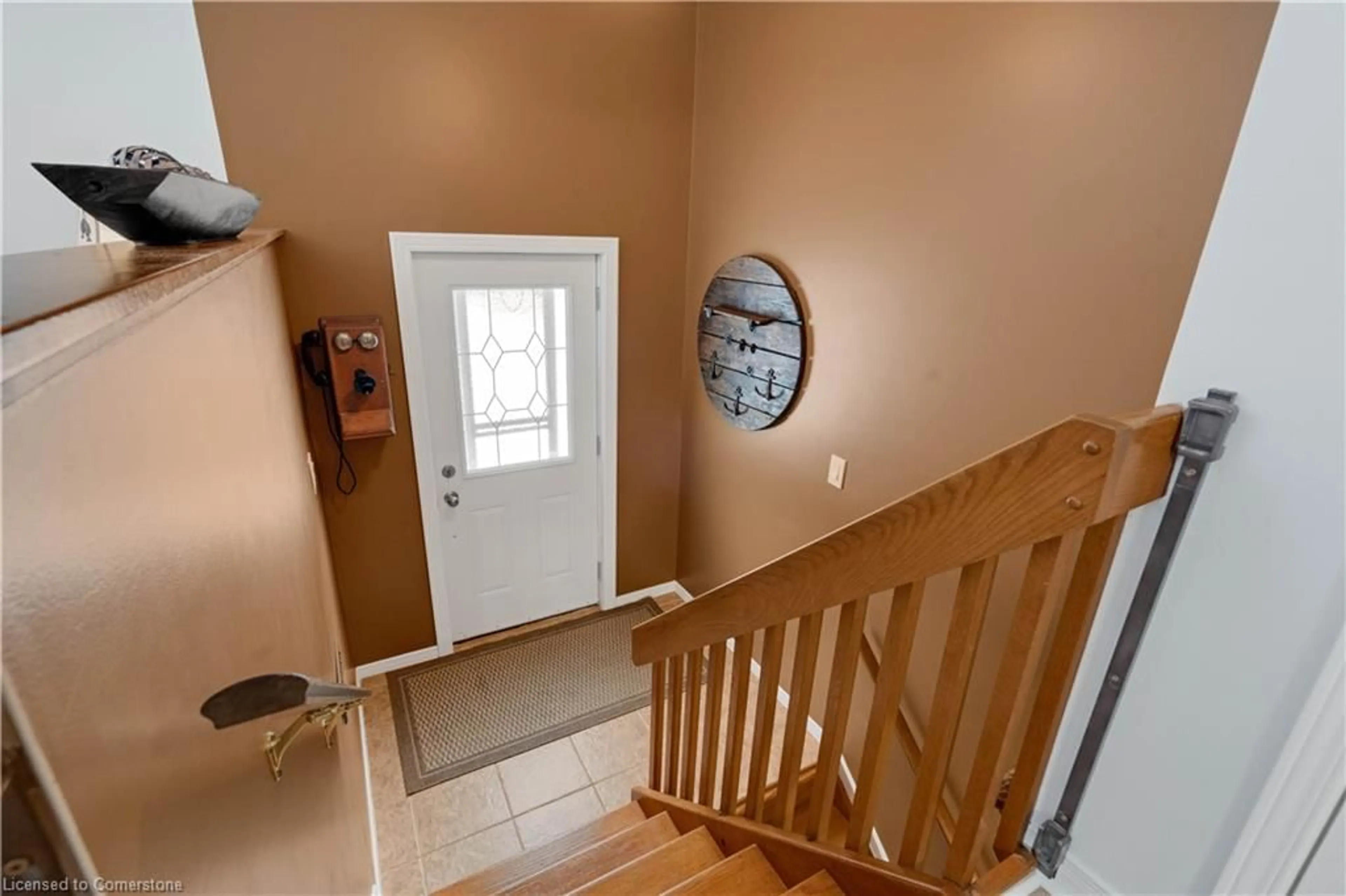 Indoor entryway for 1719 Weslemkoon Lake Rd, Gilmour Ontario K0L 1W0