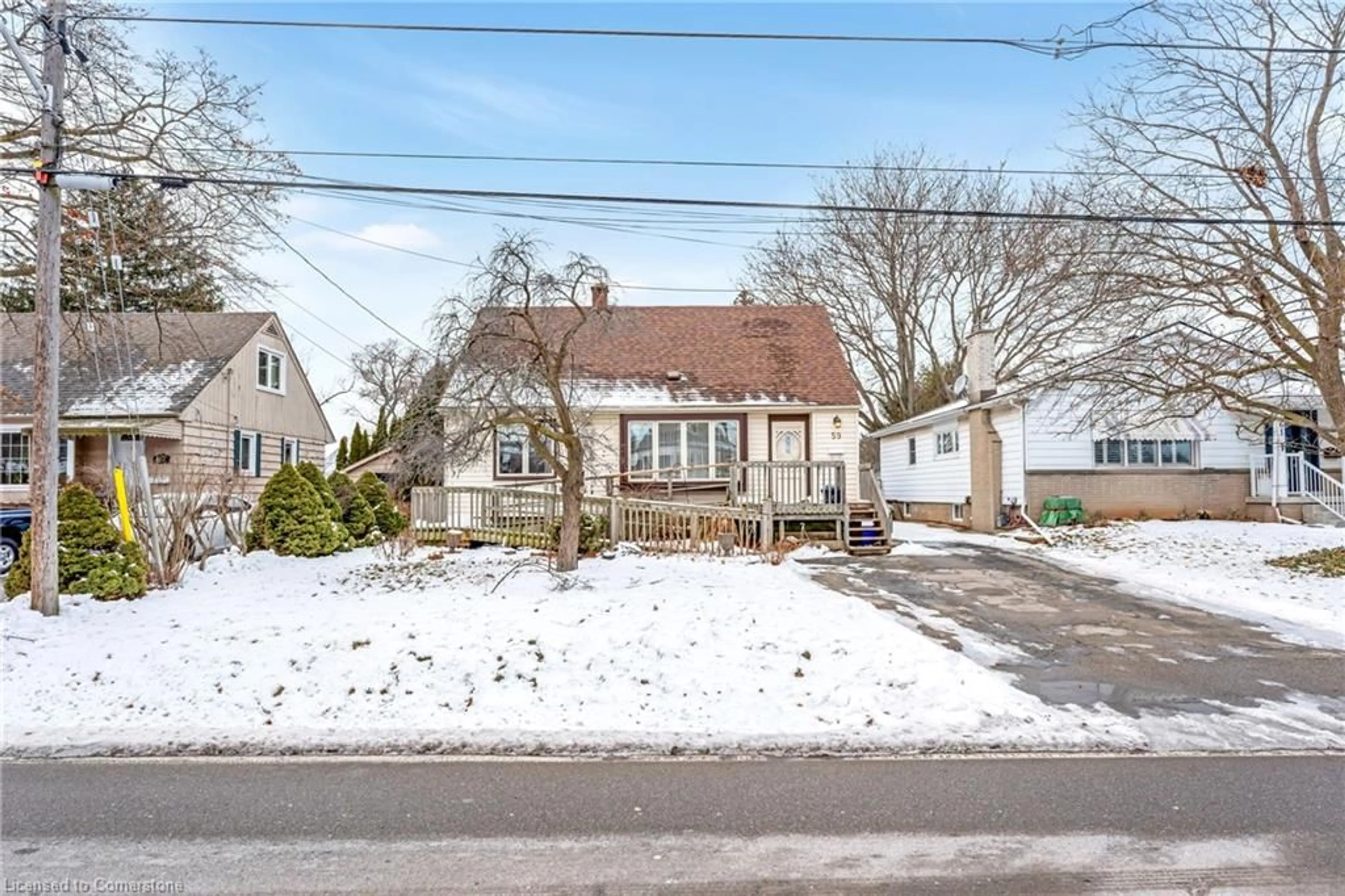 A pic from outside/outdoor area/front of a property/back of a property/a pic from drone, street for 59 Mountain Ave, Stoney Creek Ontario L8G 3N6