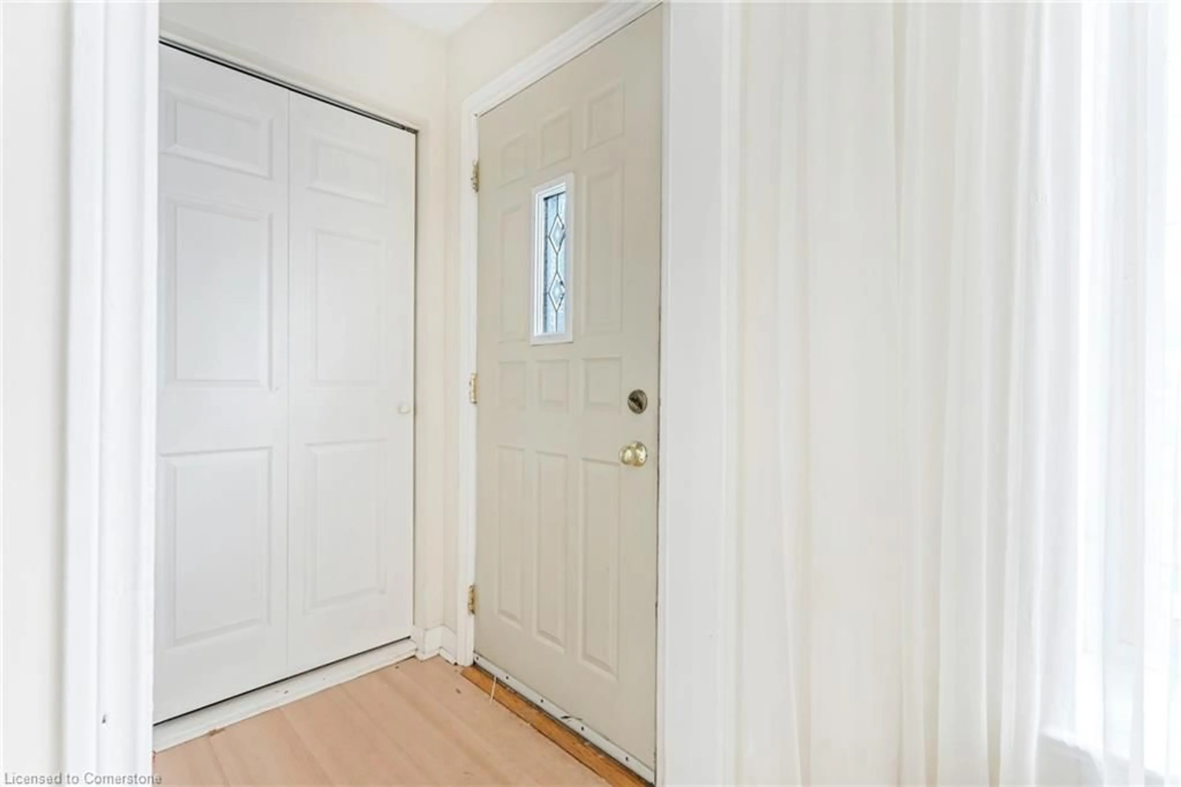 Indoor entryway for 59 Mountain Ave, Stoney Creek Ontario L8G 3N6