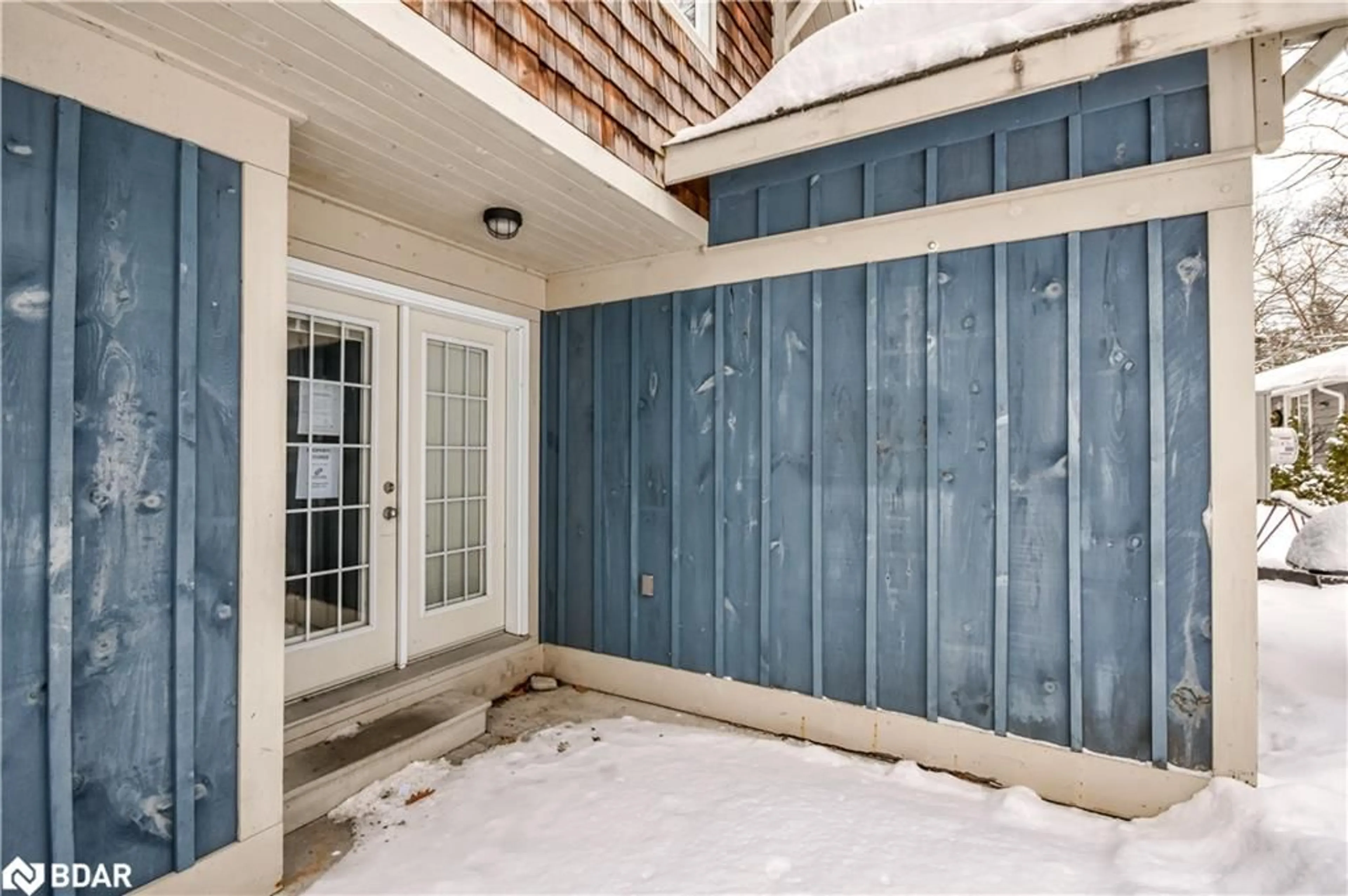 Indoor entryway for 11 Rosemary Dr, Tiny Ontario L0L 2T0