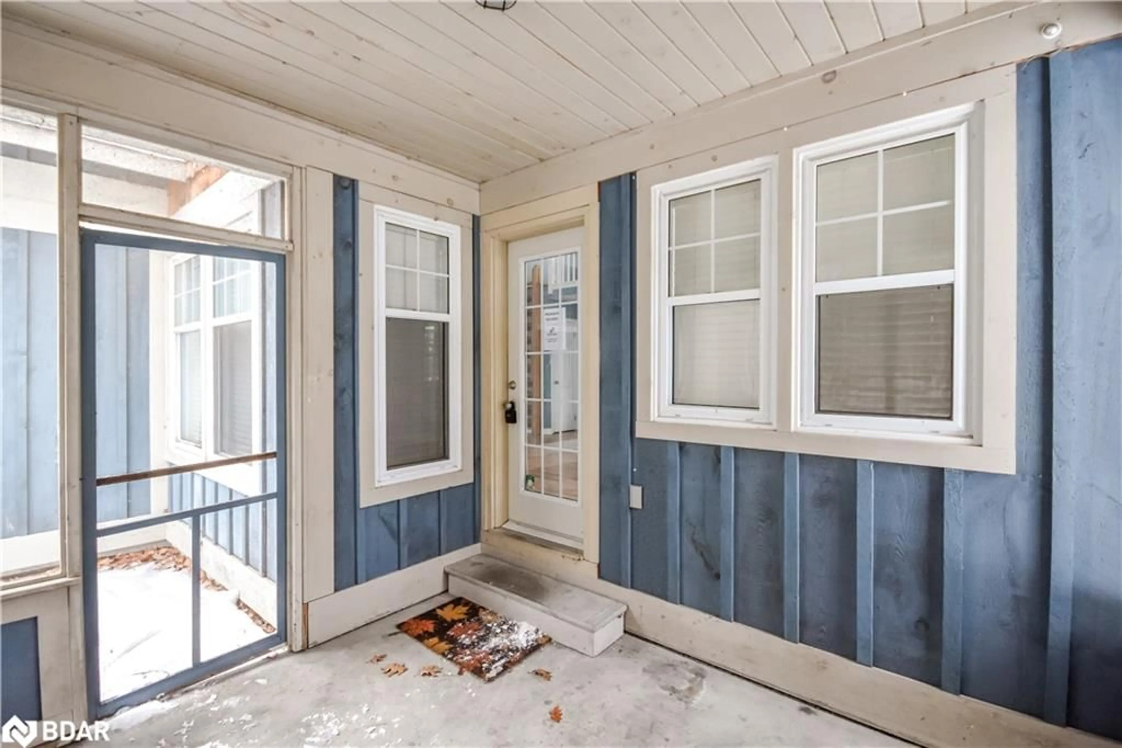 Indoor entryway for 11 Rosemary Dr, Tiny Ontario L0L 2T0