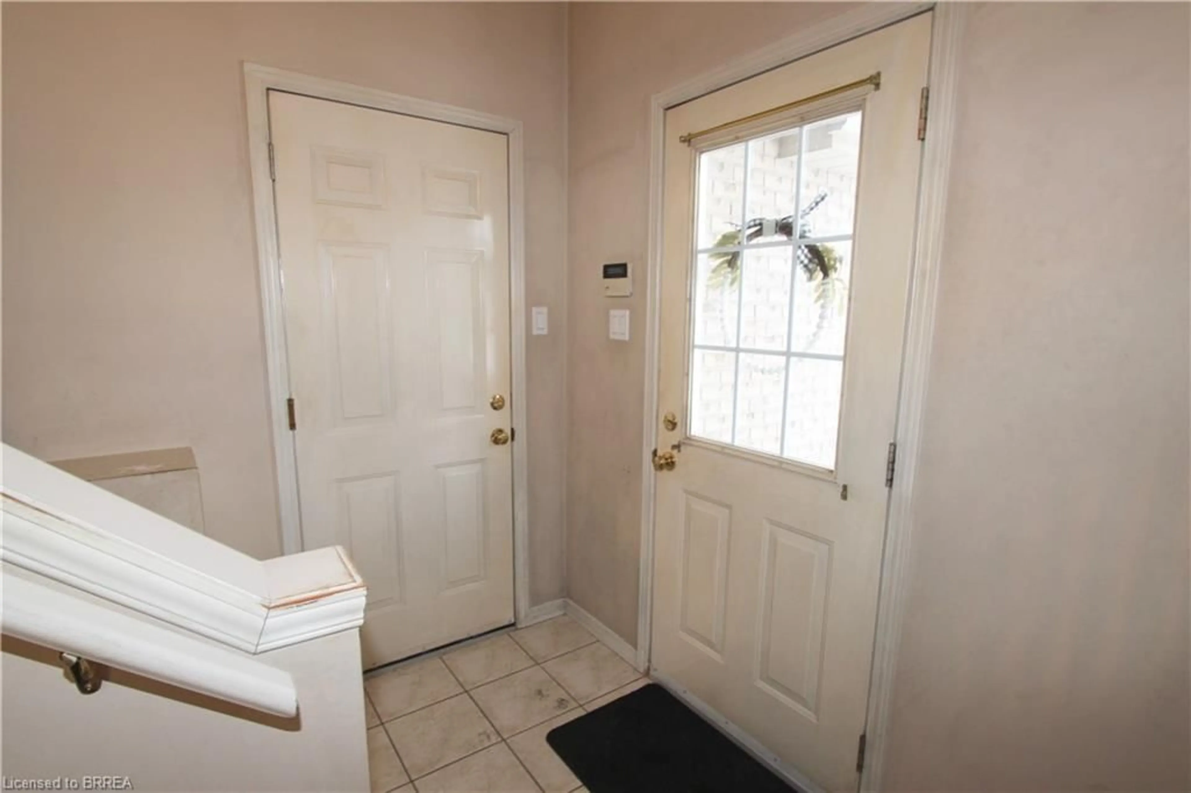 Indoor entryway for 60 Donegal Dr, Brantford Ontario N3T 6L2