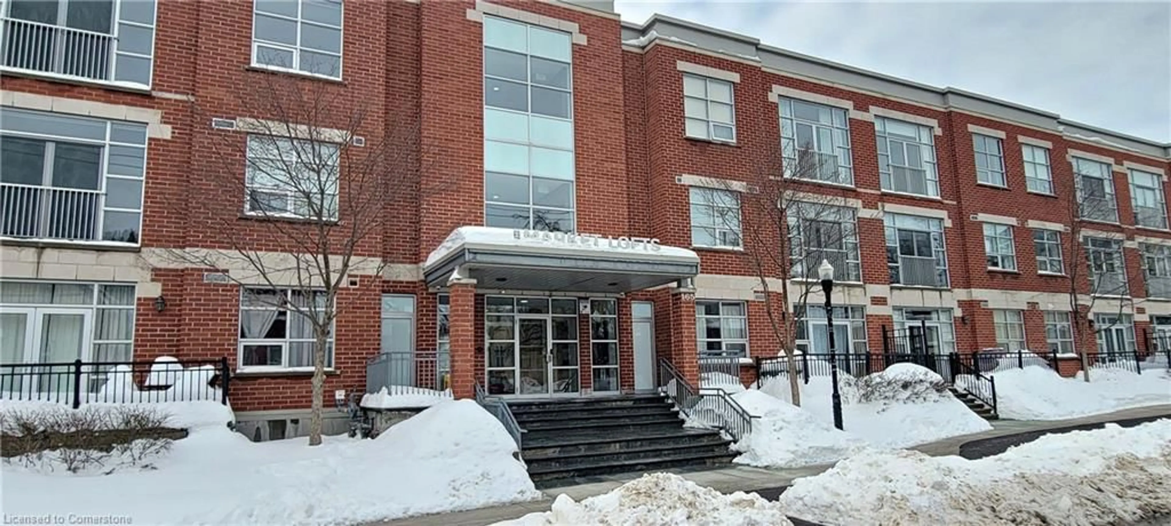 Indoor foyer for 165 Duke St #210, Kitchener Ontario N2H 6T8