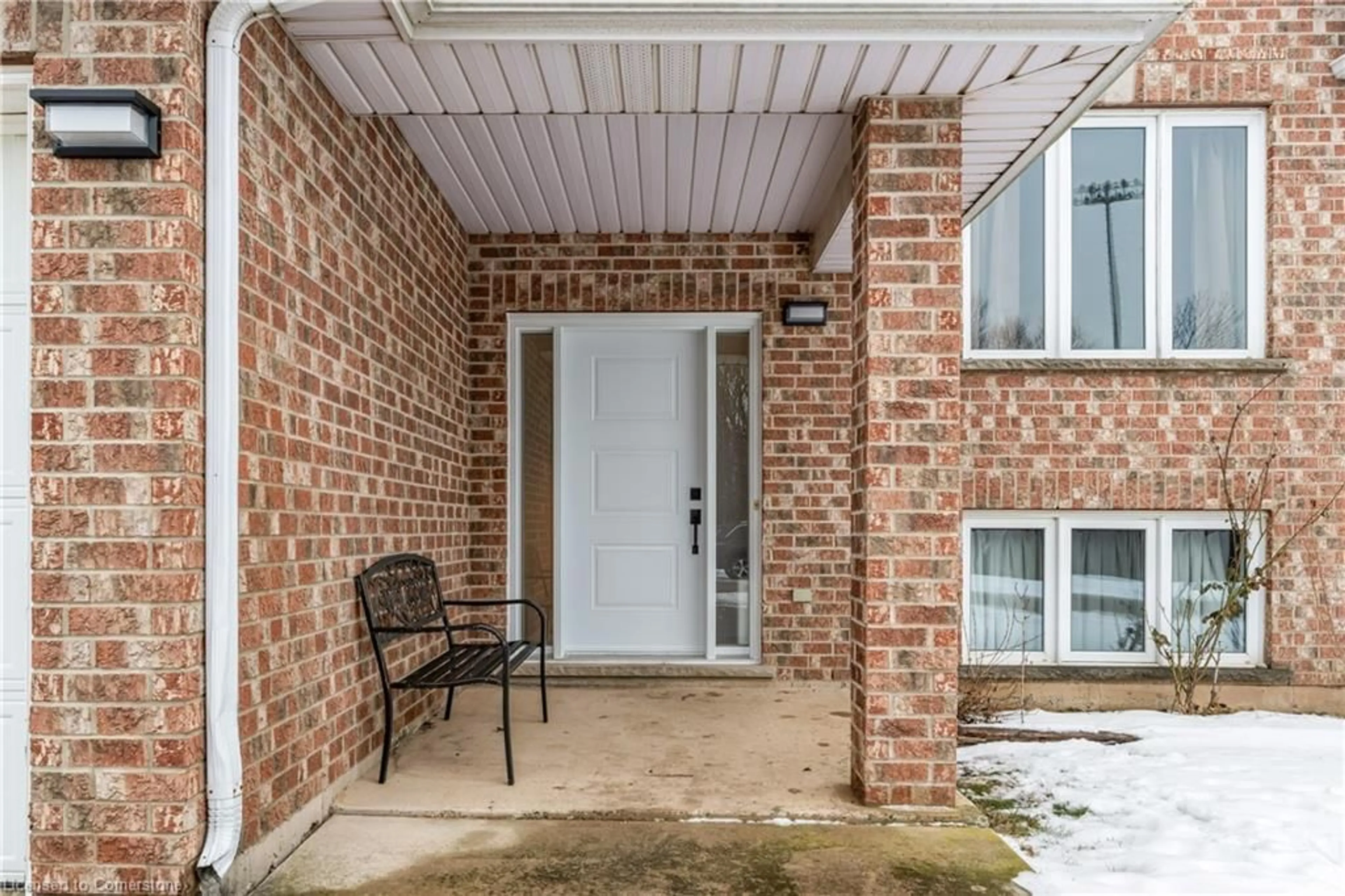 Indoor entryway for 250 St. Lawrence Dr, Welland Ontario L3C 7H6