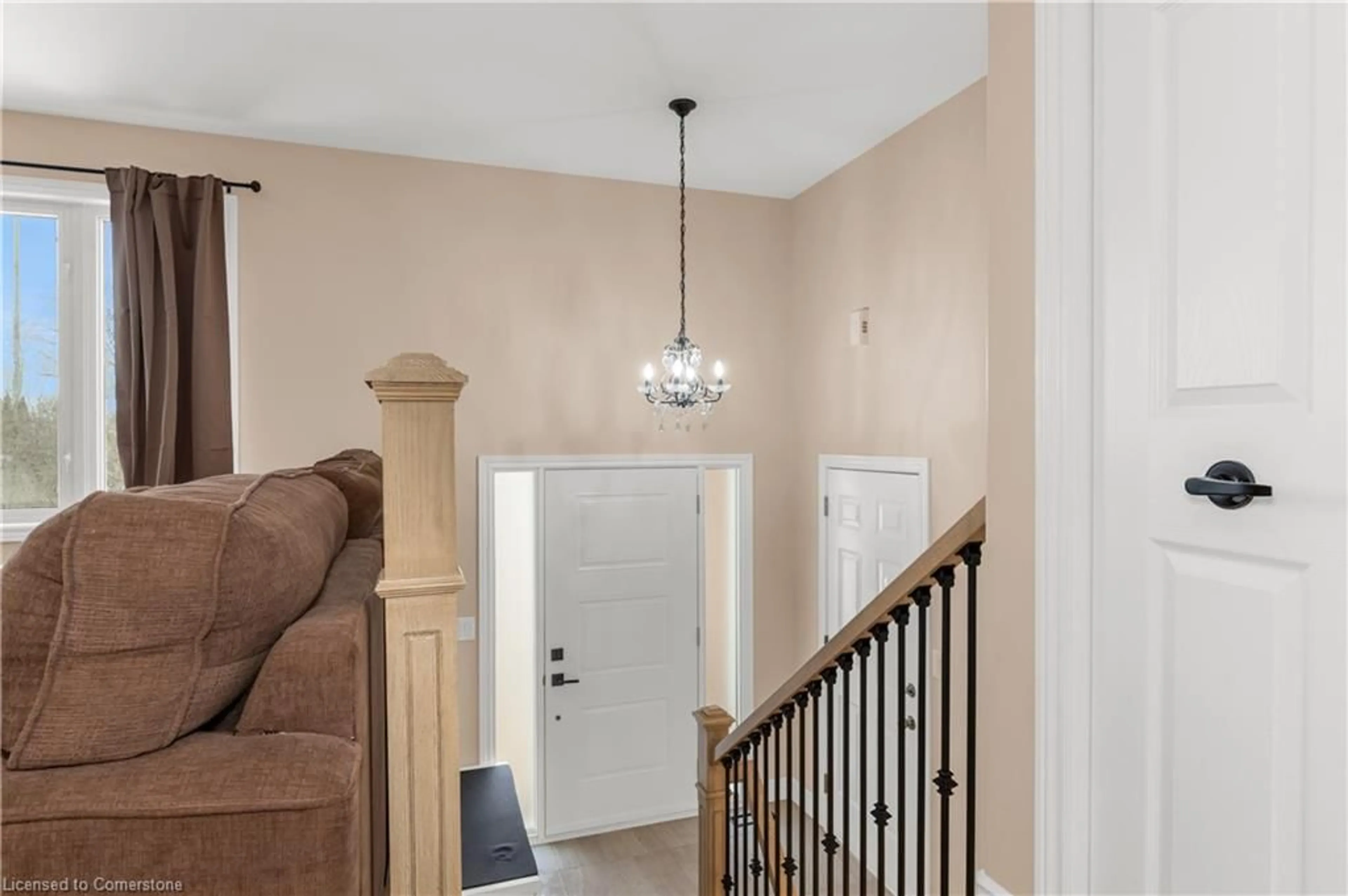 Indoor entryway for 250 St. Lawrence Dr, Welland Ontario L3C 7H6