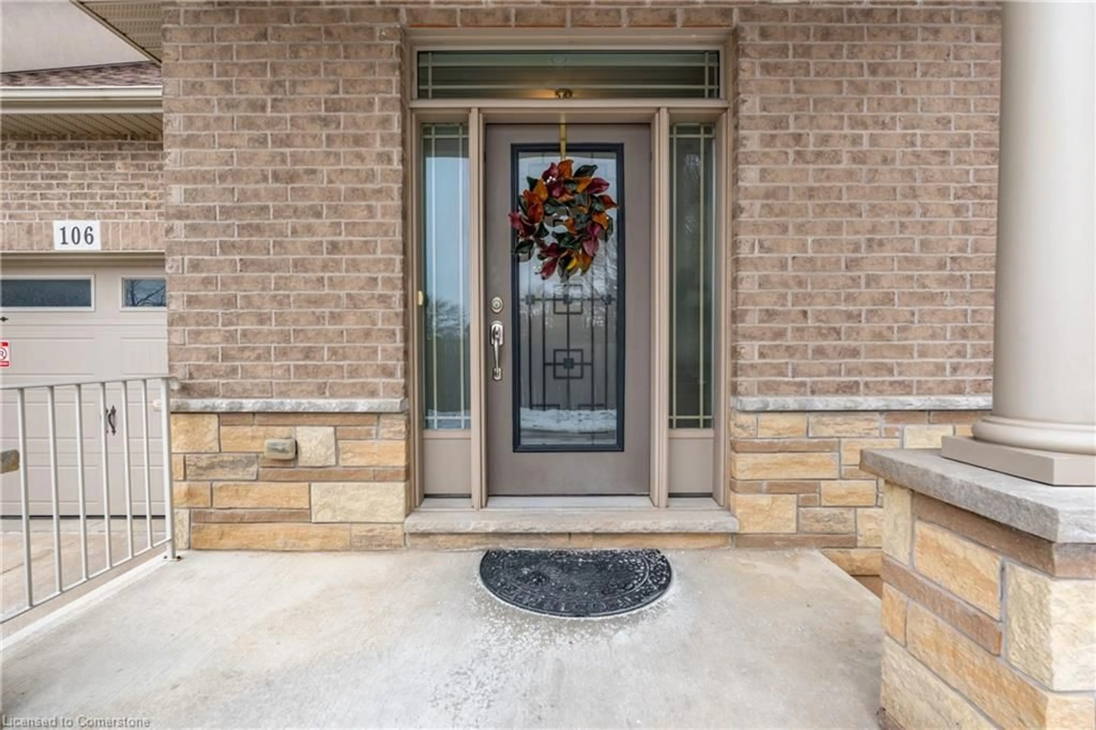 Indoor entryway for 6186 Dorchester Rd #106, Niagara Falls Ontario L2G 0G4