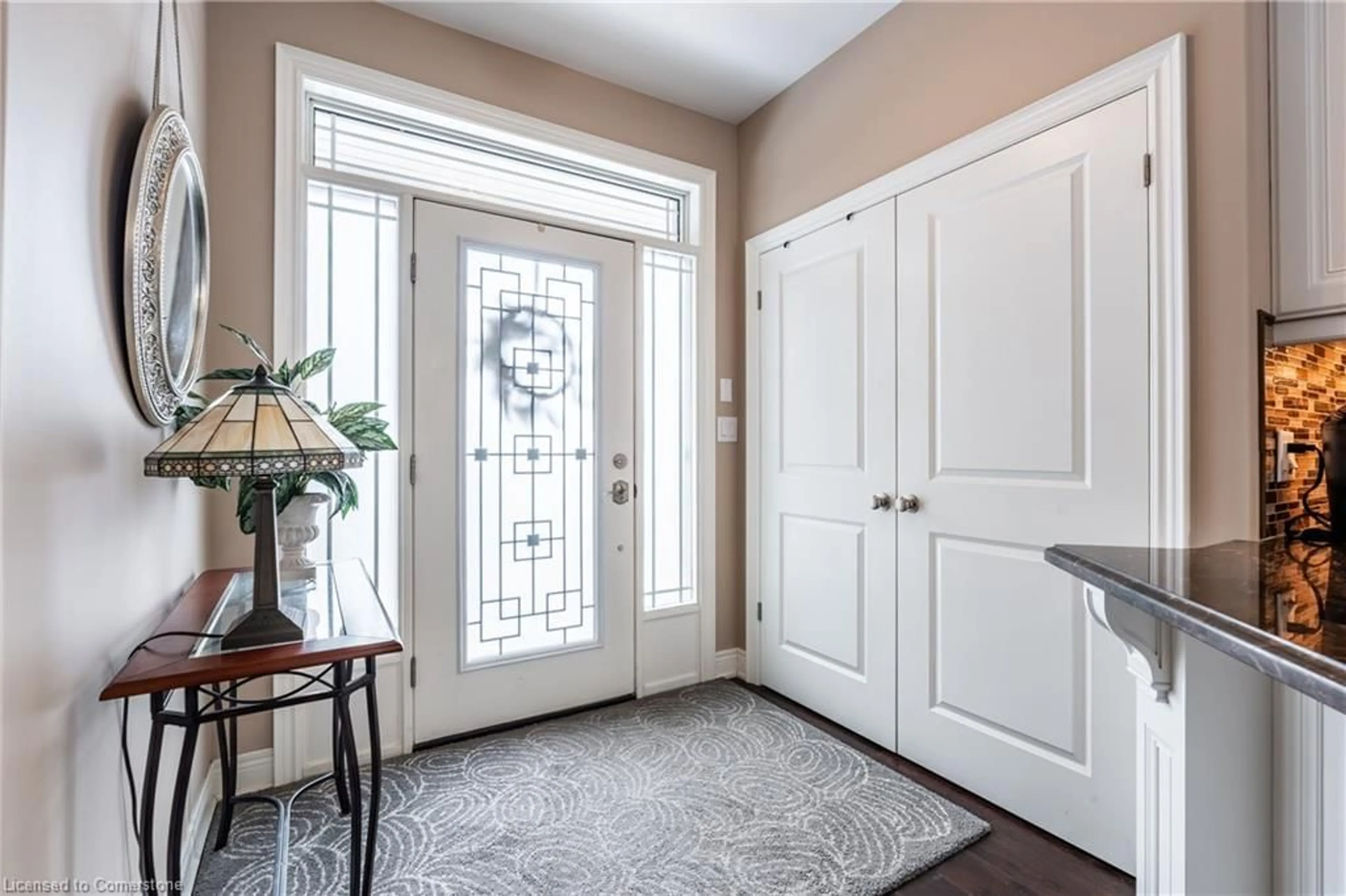 Indoor entryway for 6186 Dorchester Rd #106, Niagara Falls Ontario L2G 0G4