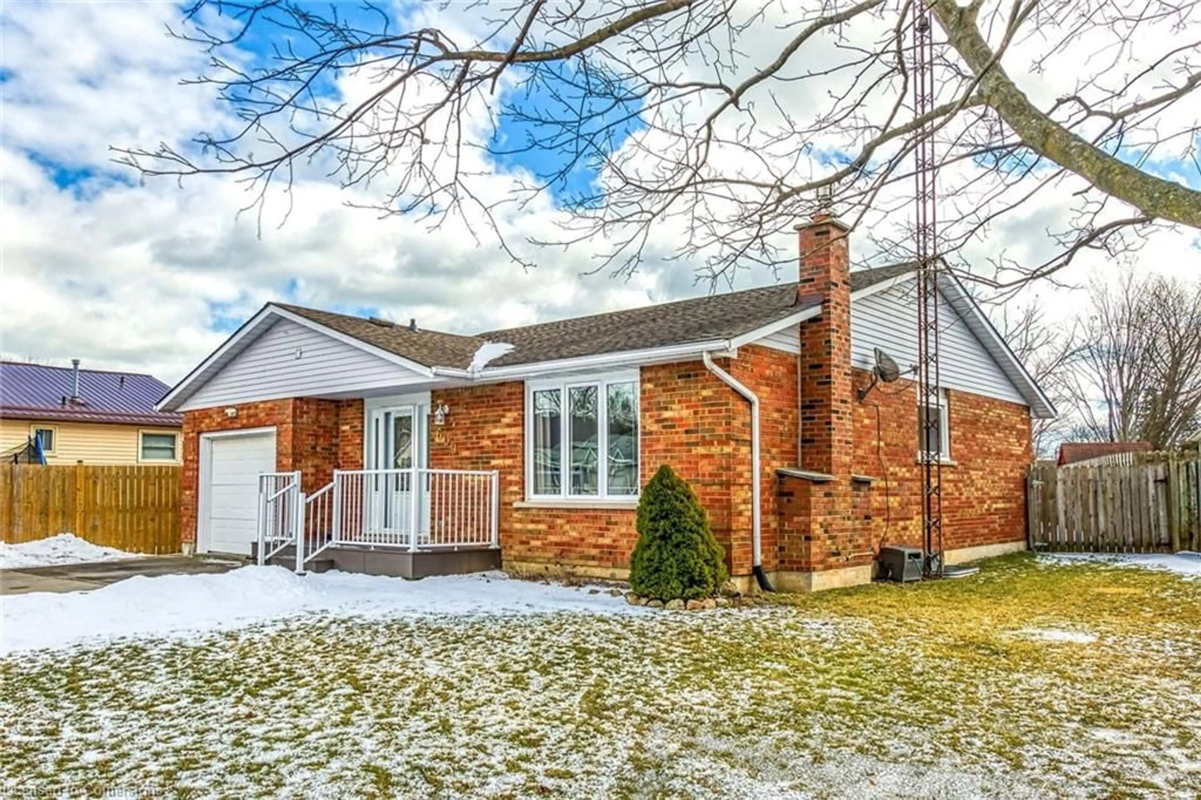 Home with brick exterior material, street for 609 Greenock St, Port Dover Ontario N0A 1N4