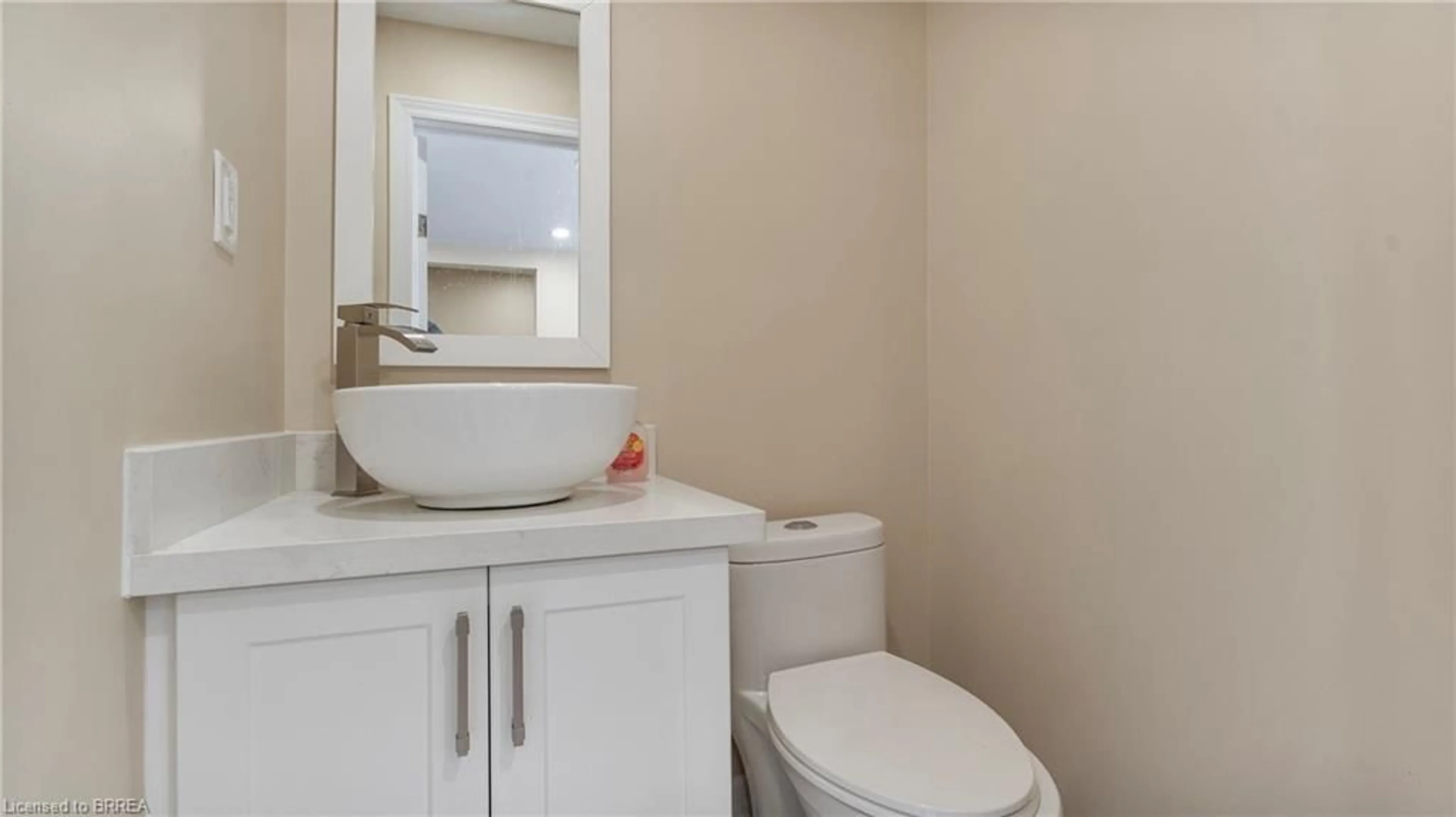 Standard bathroom, unknown for 33 Highland Ave, Hamilton Ontario L8L 1Y8