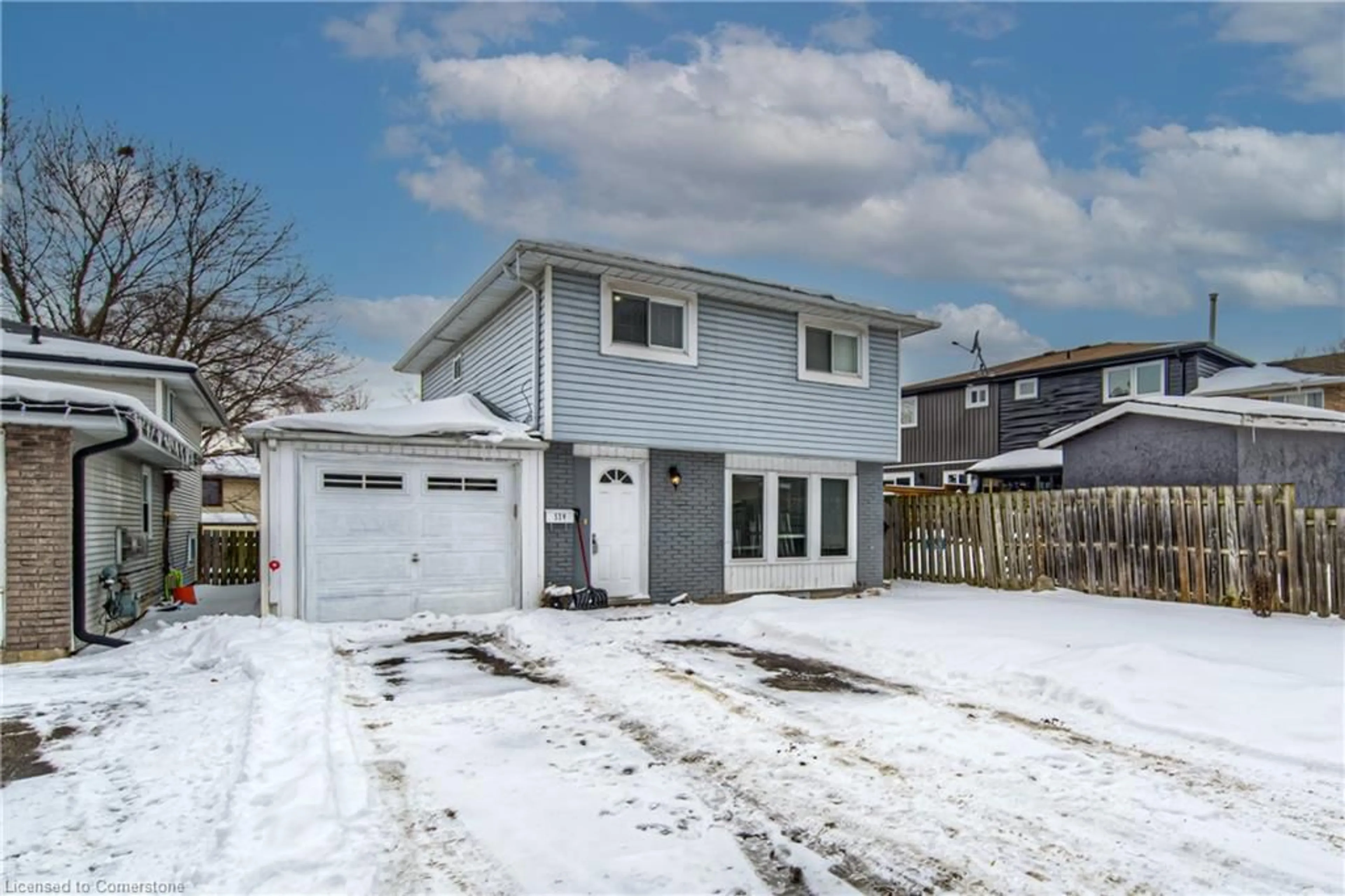 Home with vinyl exterior material, street for 539 Pinetree Cres, Cambridge Ontario N3H 4X4