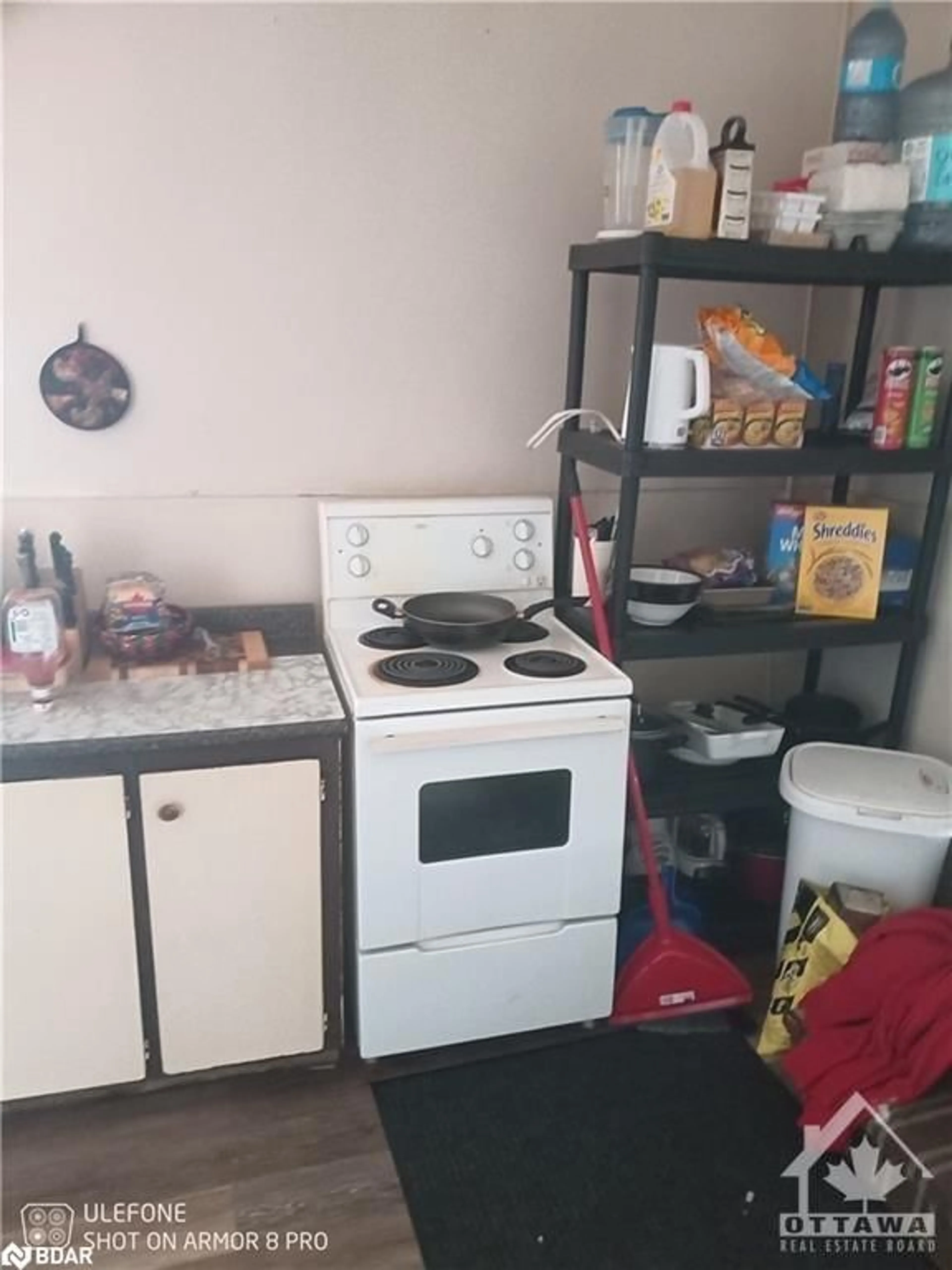 Standard kitchen, floor is not visible for 380 Fisher St, North Bay Ontario P1B 2E1