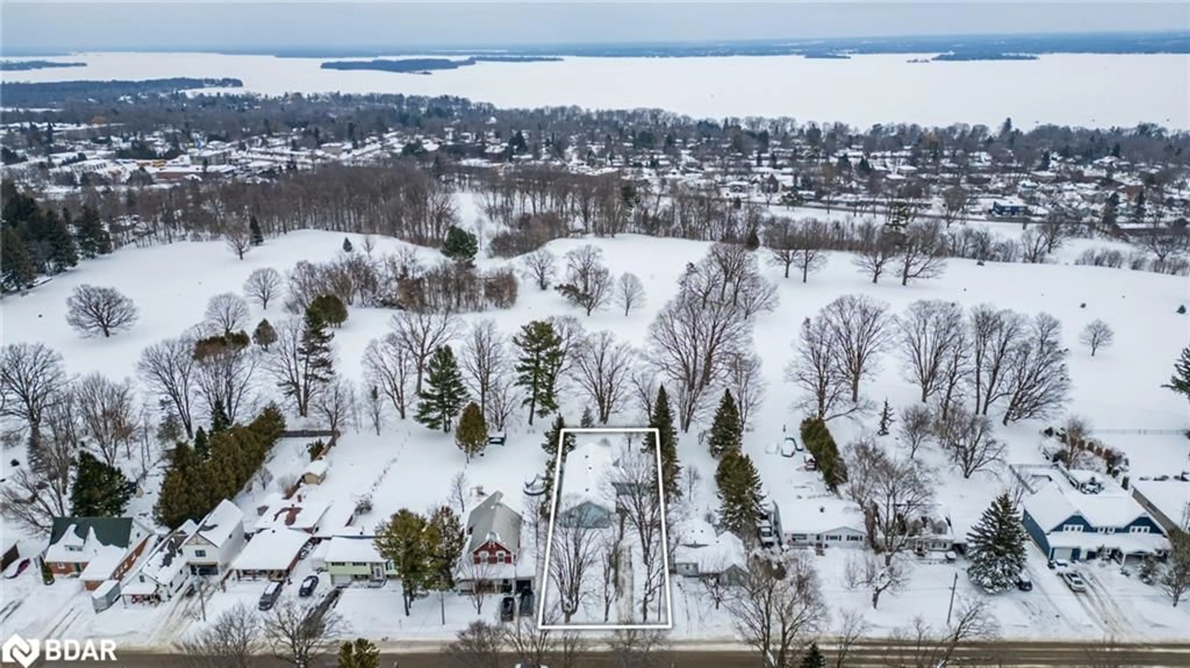 A pic from outside/outdoor area/front of a property/back of a property/a pic from drone, water/lake/river/ocean view for 386 Peter St, Orillia Ontario L3V 5A7