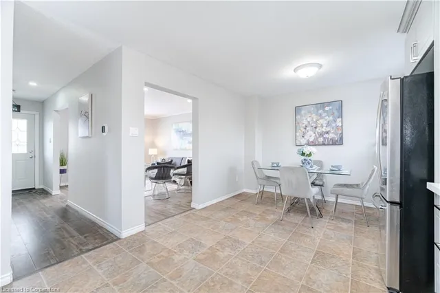 Additional image 32 of 43 Markham Cres
