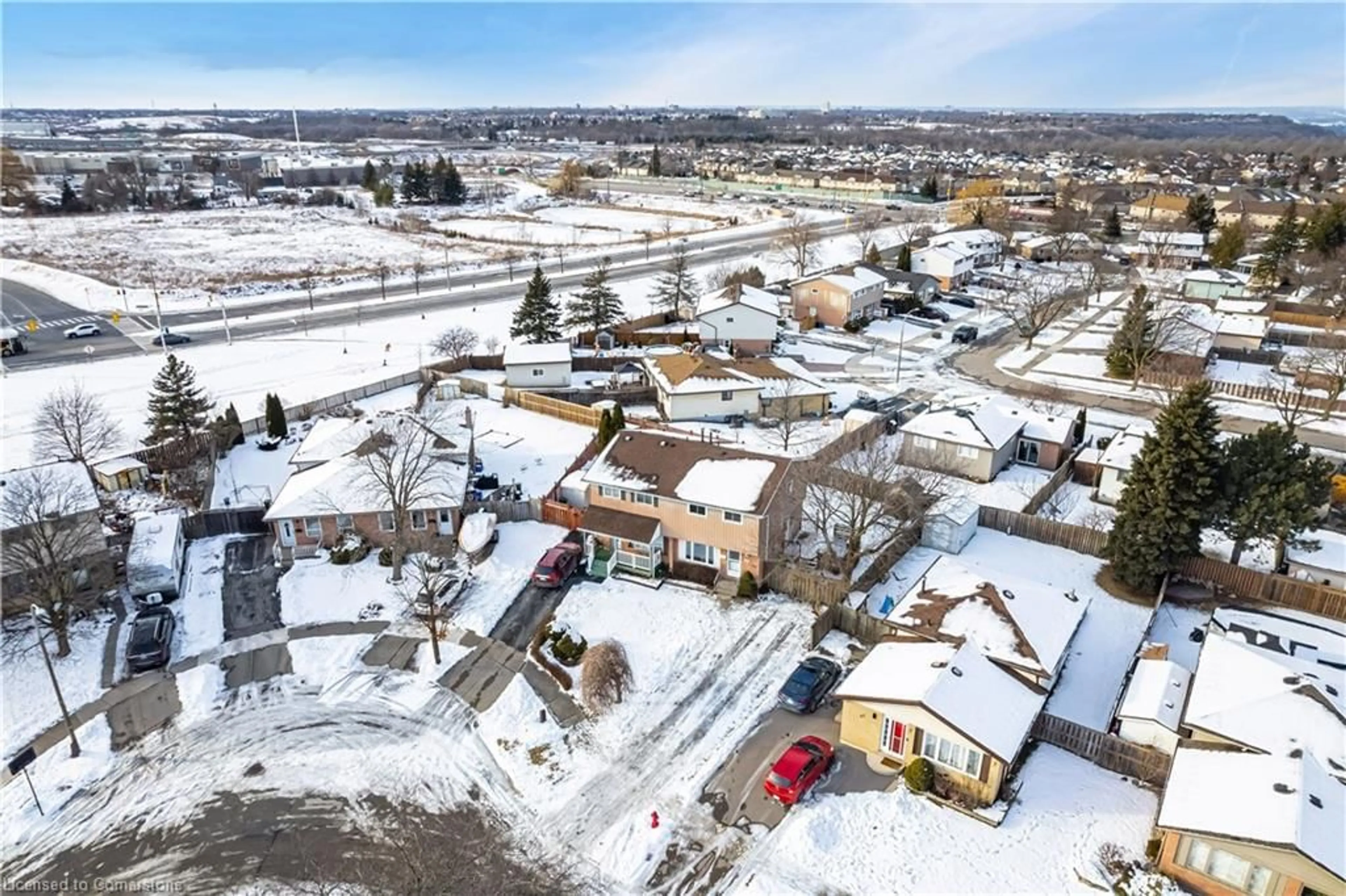 A pic from outside/outdoor area/front of a property/back of a property/a pic from drone, street for 43 Markham Cres, Stoney Creek Ontario L8J 1P2