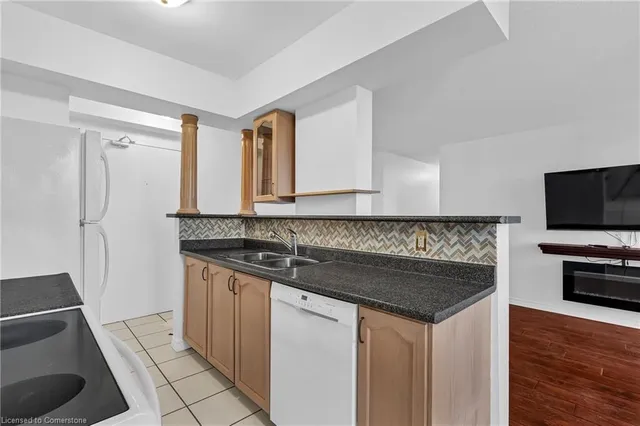 Additional property image - 851 Queenston Rd Unit 607
