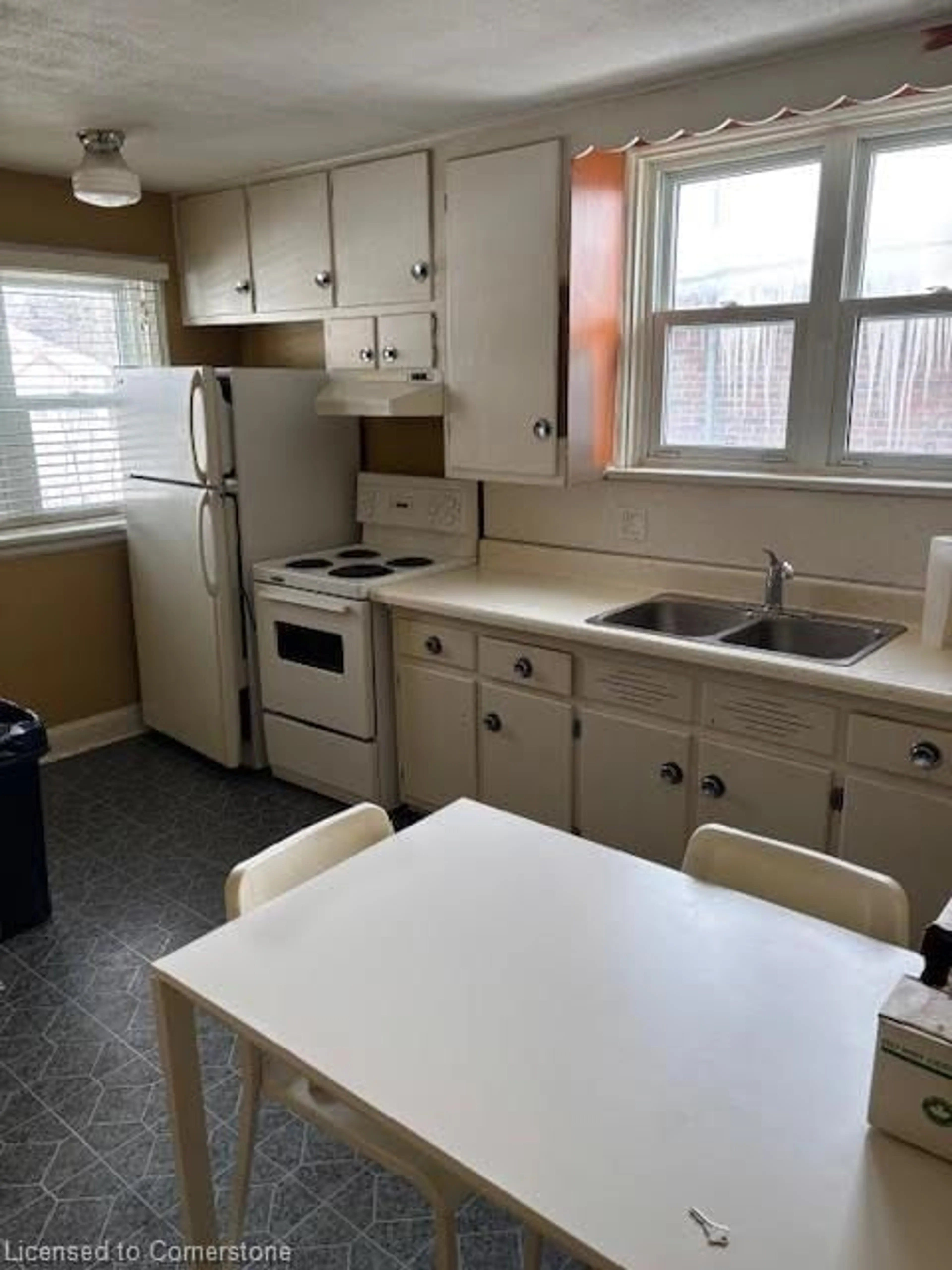 Standard kitchen, unknown for 149 Arnold St, Kitchener Ontario N2H 6E4