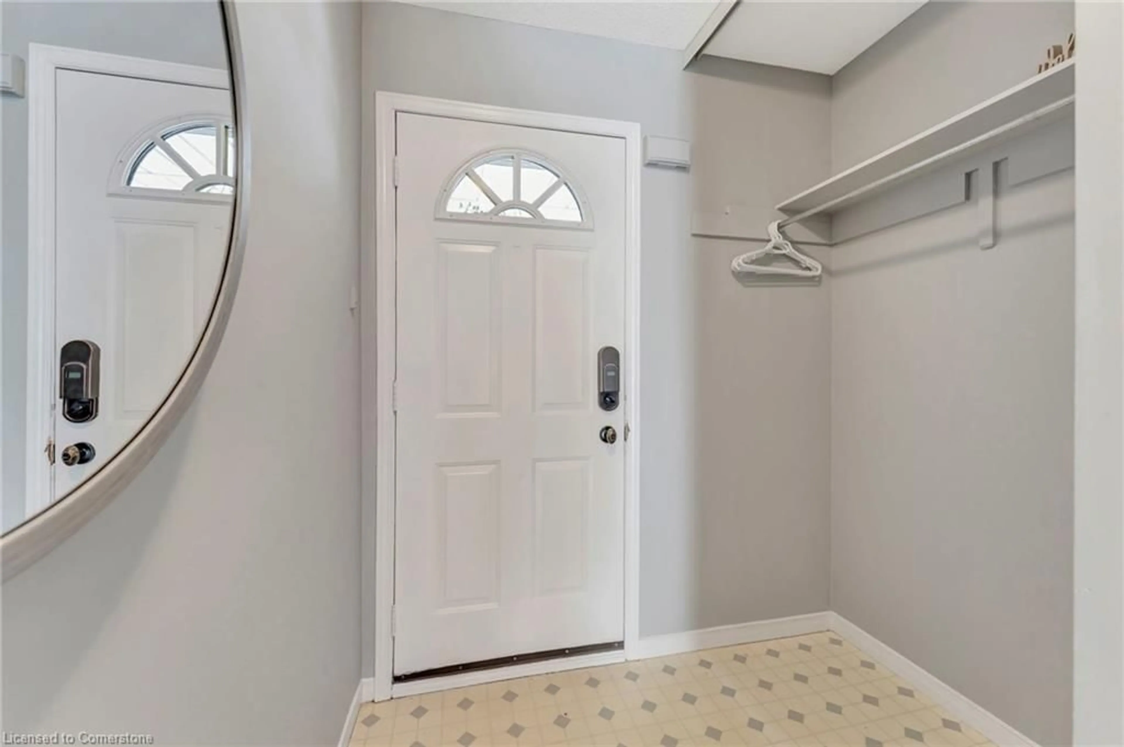 Indoor entryway for 4810 John Street St, Beamsville Ontario L3J 0P5