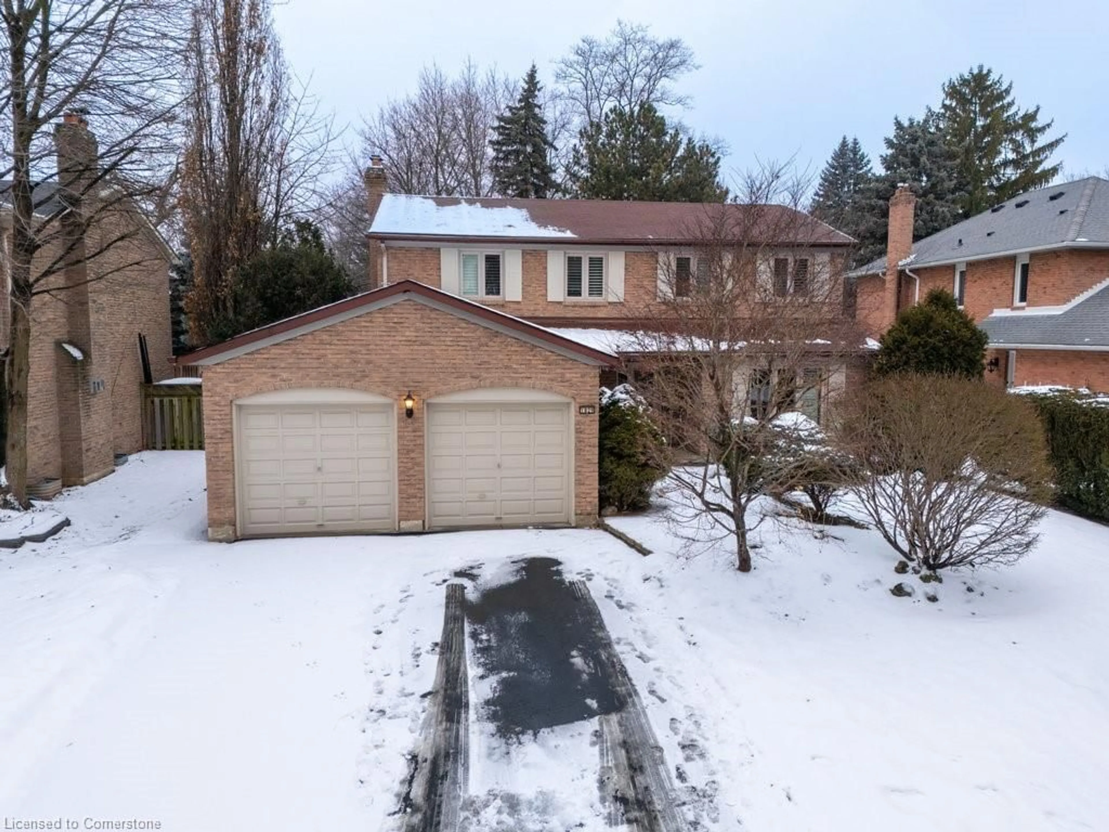 A pic from outside/outdoor area/front of a property/back of a property/a pic from drone, street for 1829 Sherwood Forrest Cir, Mississauga Ontario L5K 2G6