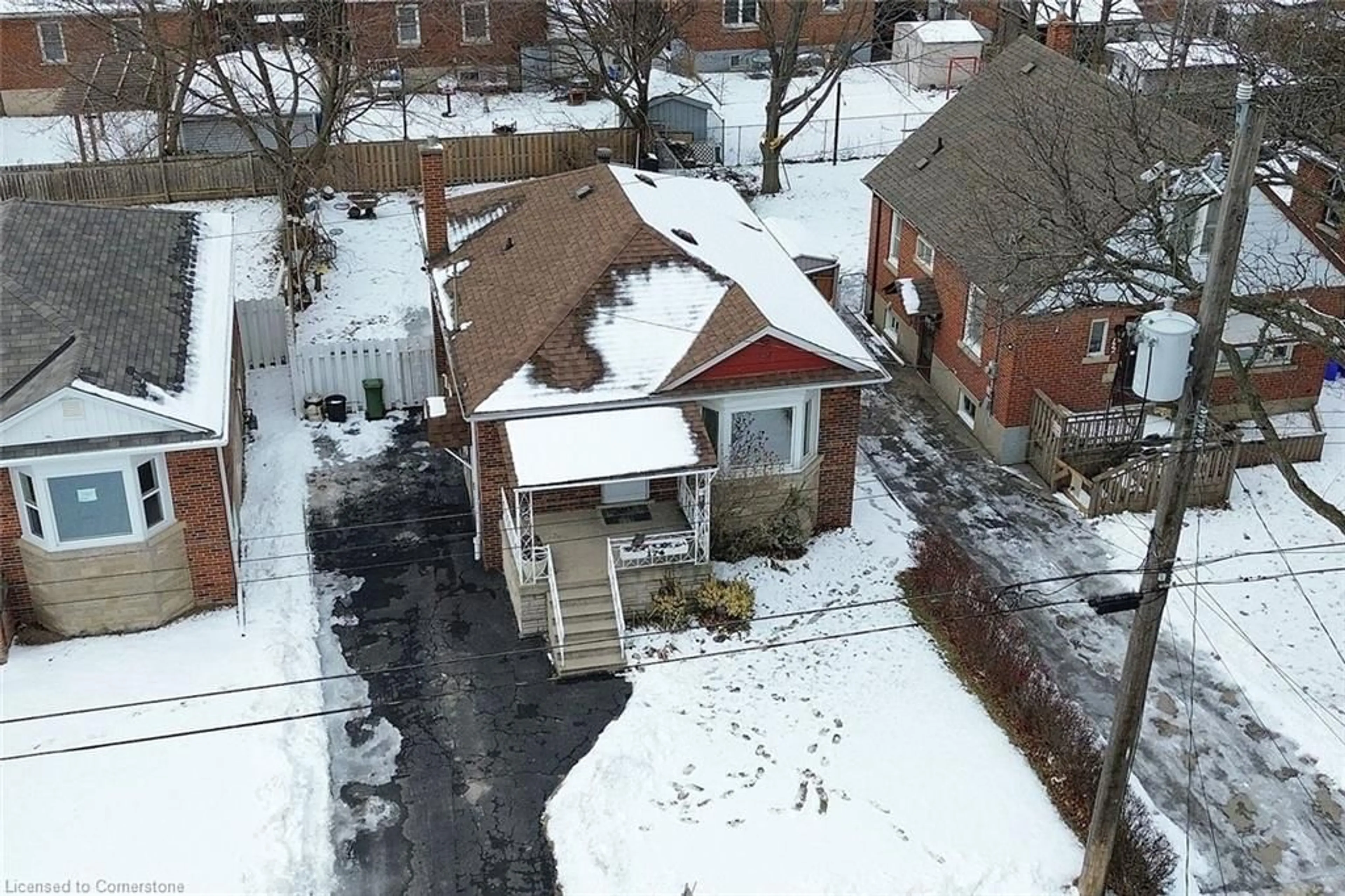 A pic from outside/outdoor area/front of a property/back of a property/a pic from drone, street for 174 East 34th St, Hamilton Ontario L8V 3W6