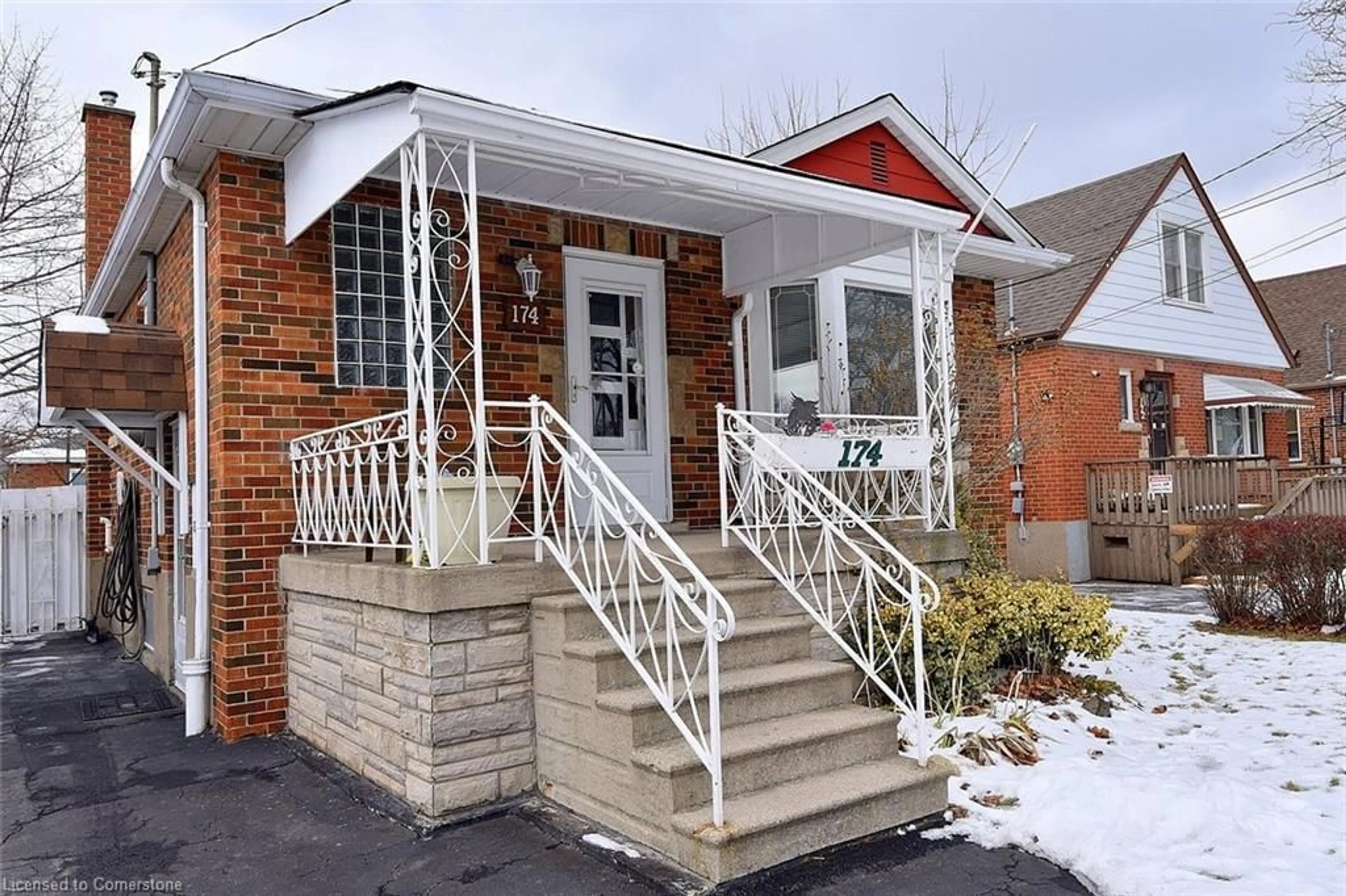 Home with brick exterior material, street for 174 East 34th St, Hamilton Ontario L8V 3W6