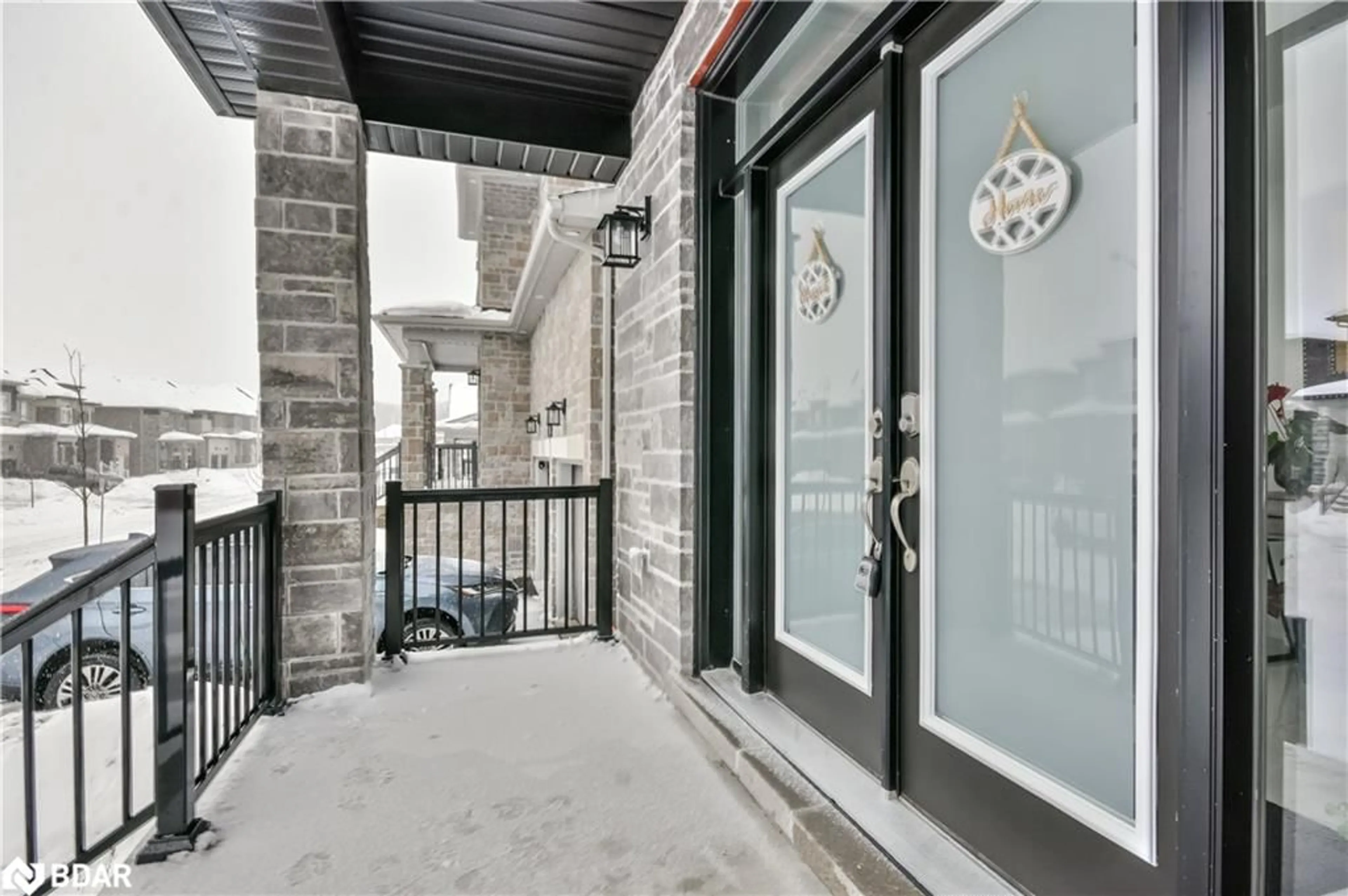 Indoor entryway for 119 Franklin Trail, Barrie Ontario L9J 0B1