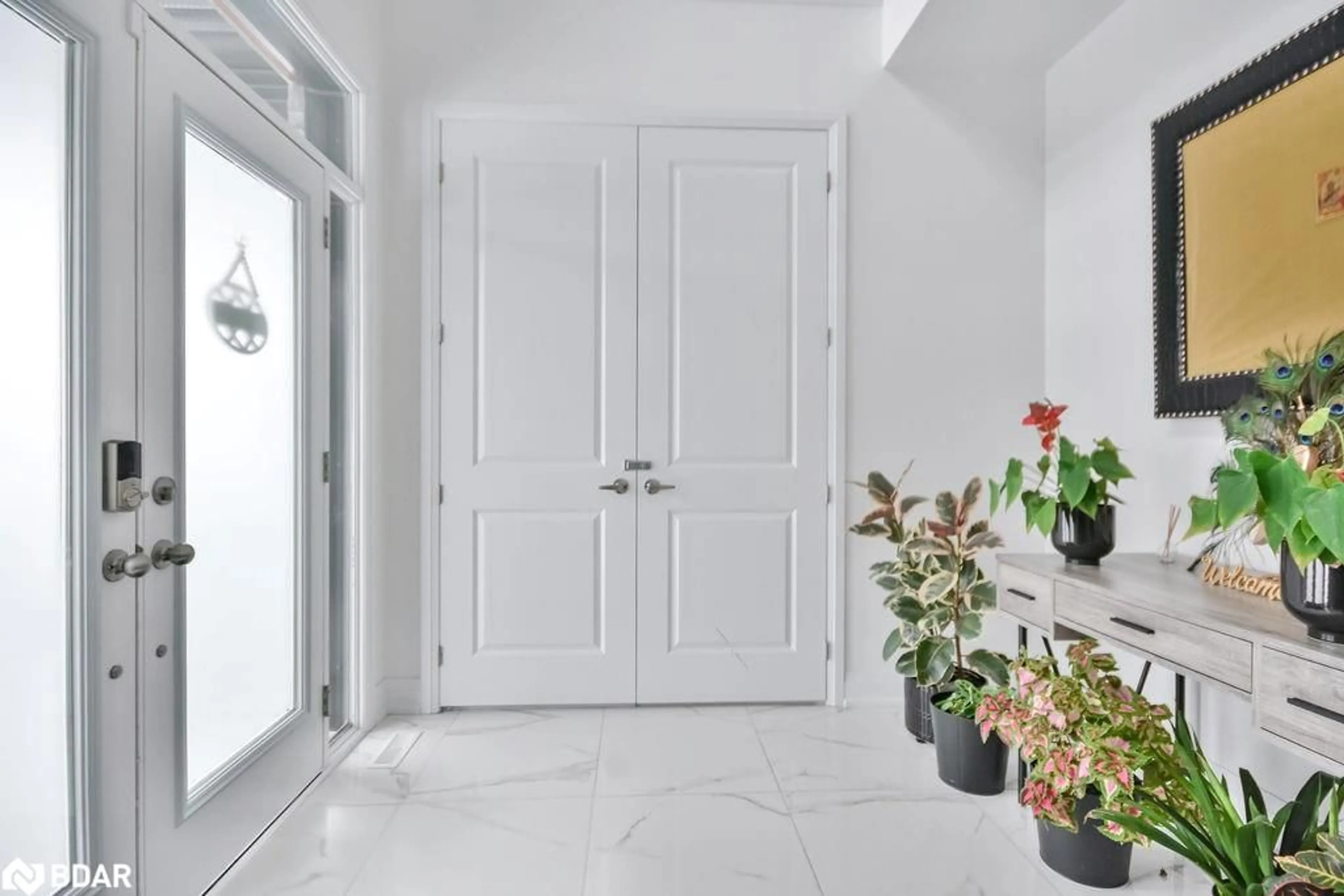 Indoor entryway for 119 Franklin Trail, Barrie Ontario L9J 0B1