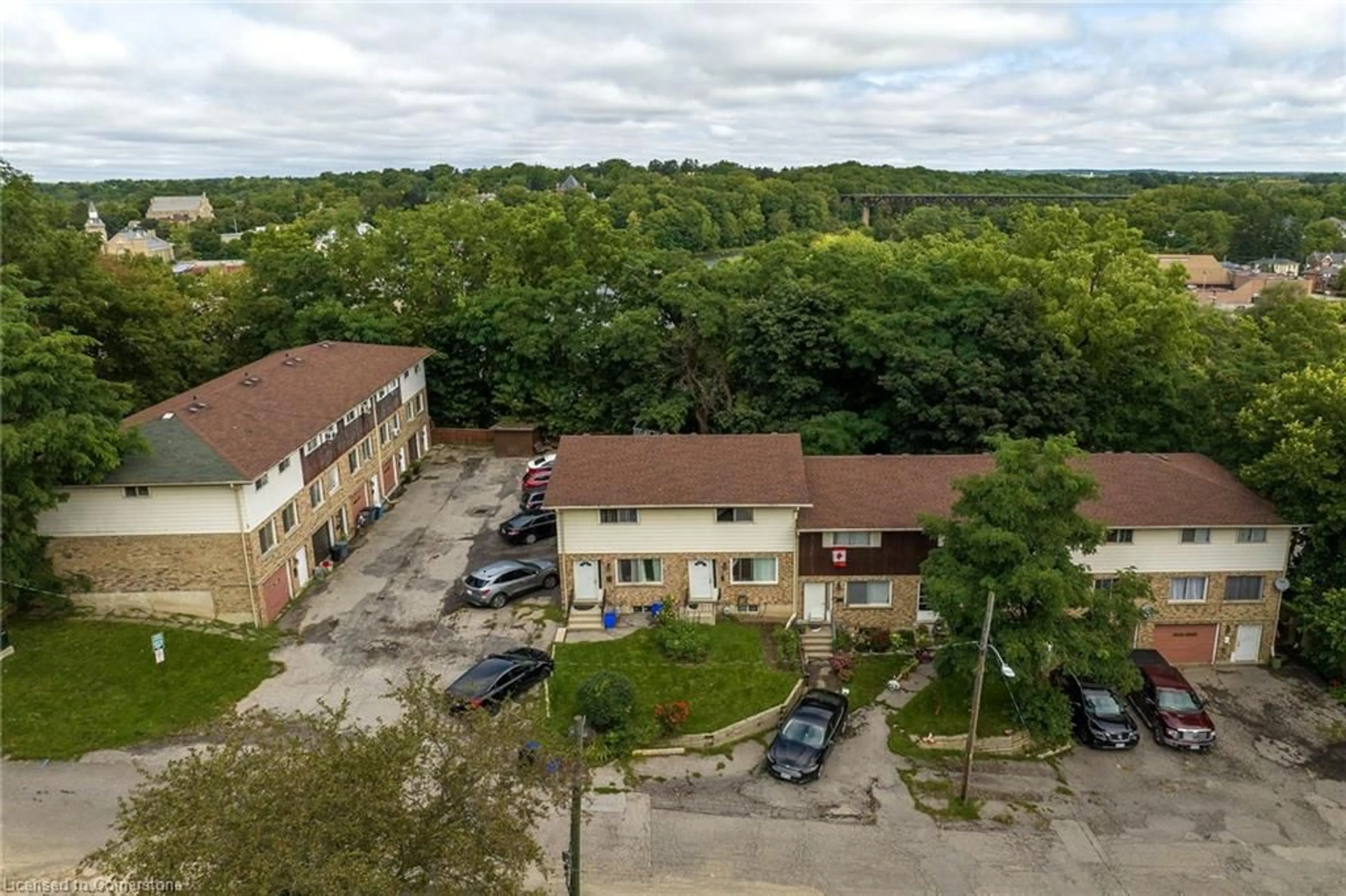 A pic from outside/outdoor area/front of a property/back of a property/a pic from drone, building for 2 - 22 Bobby West St, Paris Ontario N3L 1J5