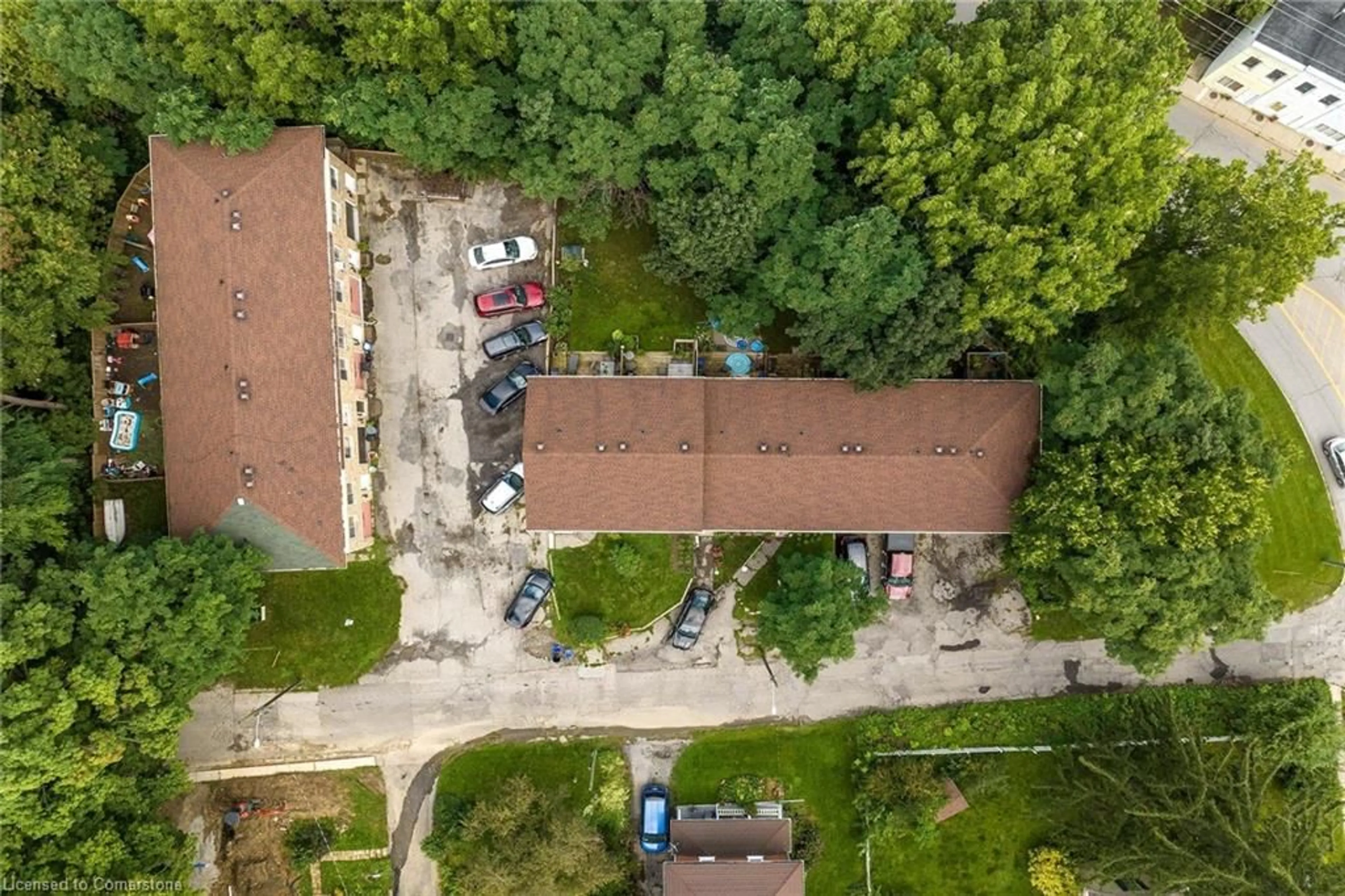 A pic from outside/outdoor area/front of a property/back of a property/a pic from drone, building for 2 - 22 Bobby West St, Paris Ontario N3L 1J5