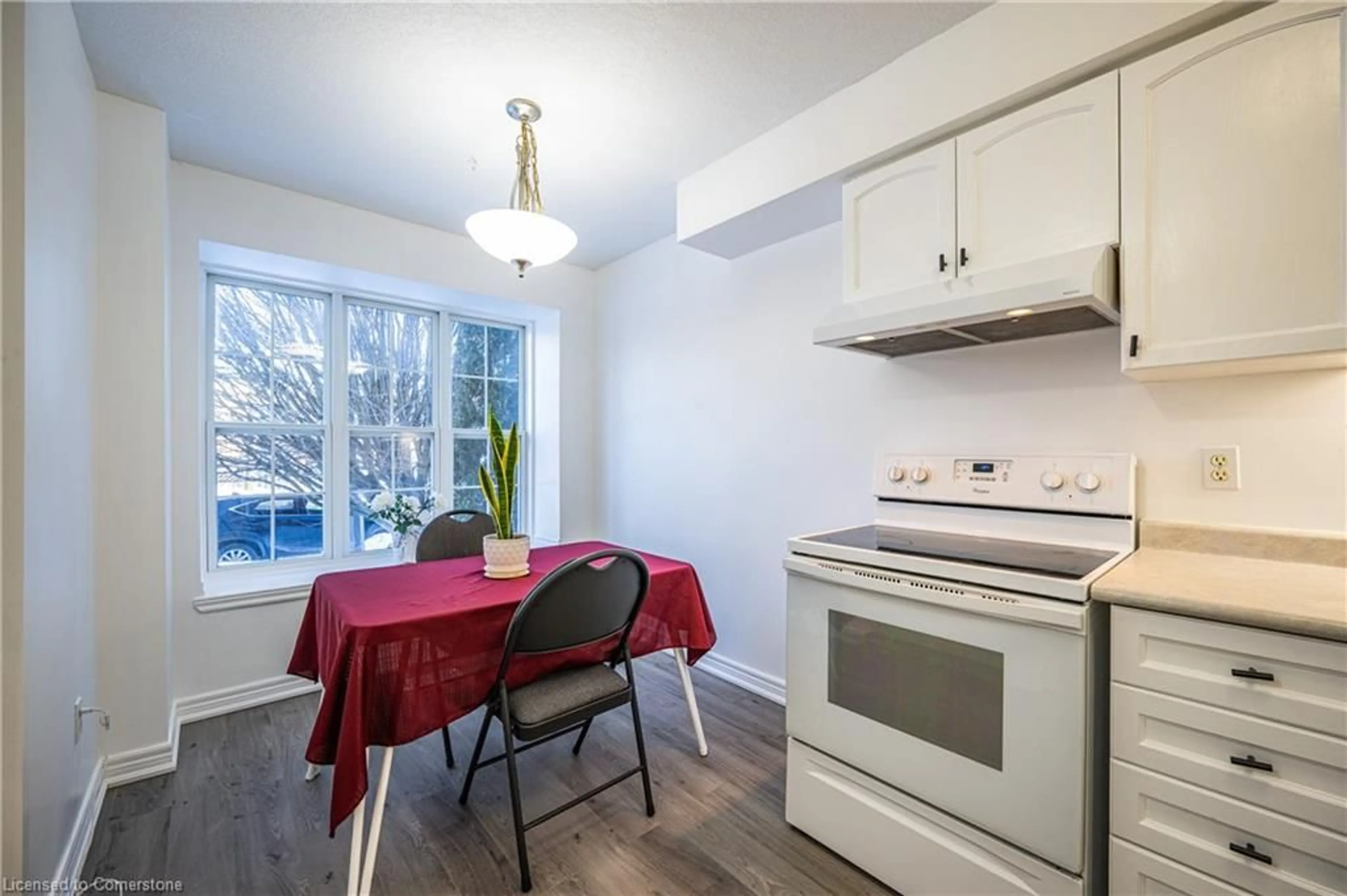 Standard kitchen, unknown for 608 Brandenburg Blvd, Waterloo Ontario N2T 2V3