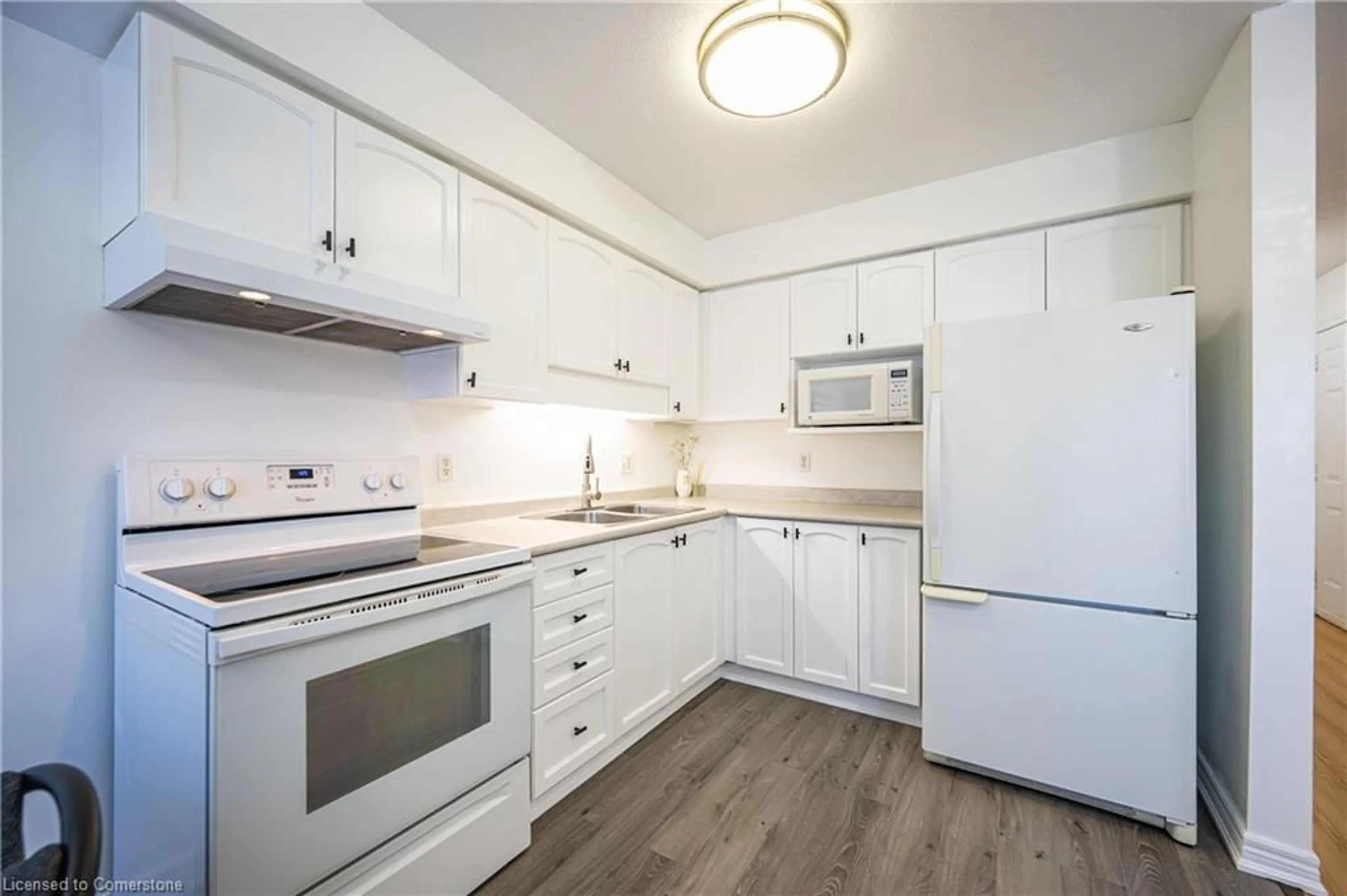 Standard kitchen, wood/laminate floor for 608 Brandenburg Blvd, Waterloo Ontario N2T 2V3