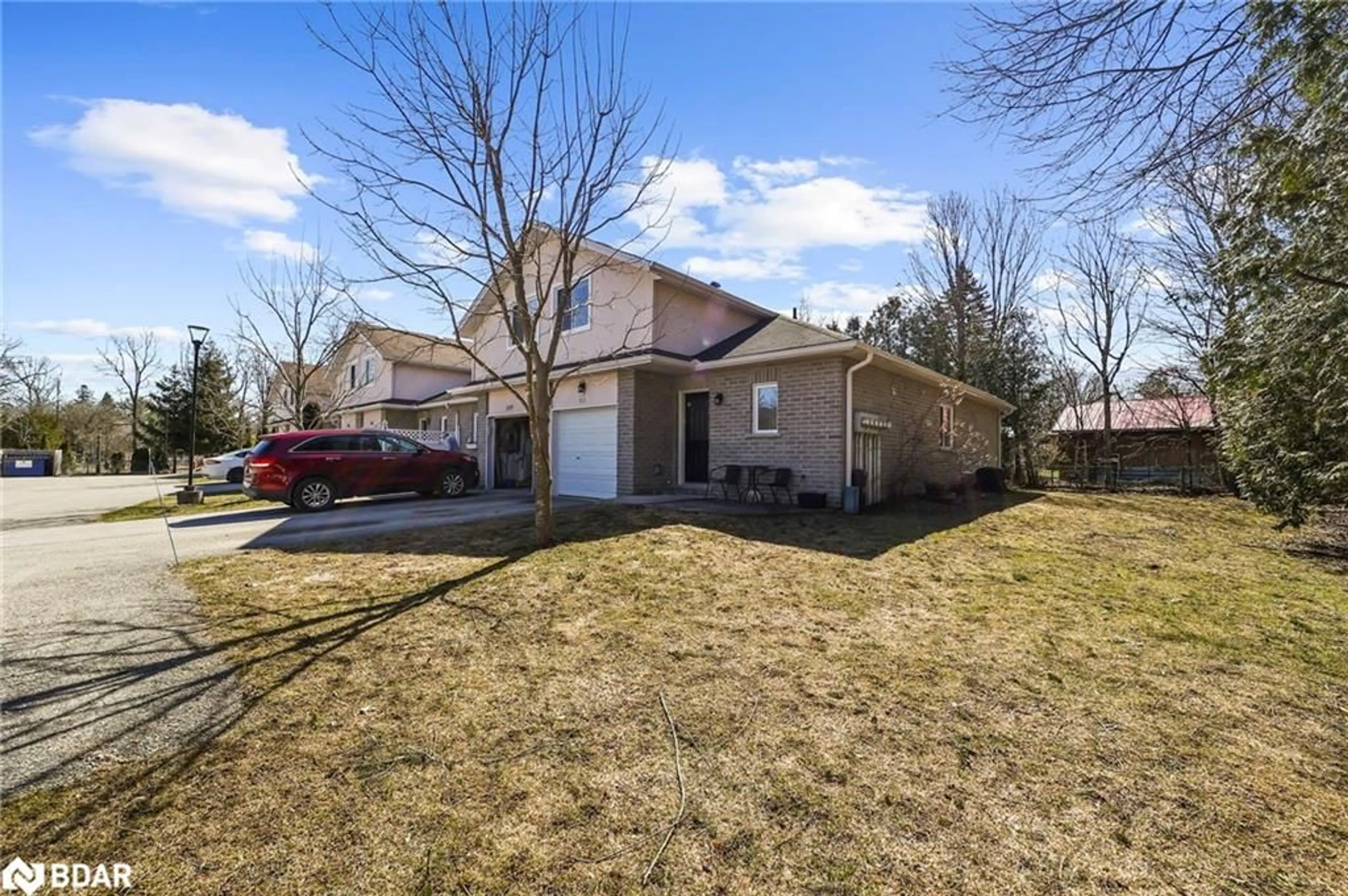 A pic from outside/outdoor area/front of a property/back of a property/a pic from drone, street for 511 Thomas St, Stayner Ontario L0M 1S0