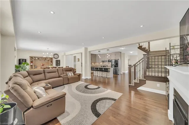Additional property image - 285 Sedgewood St